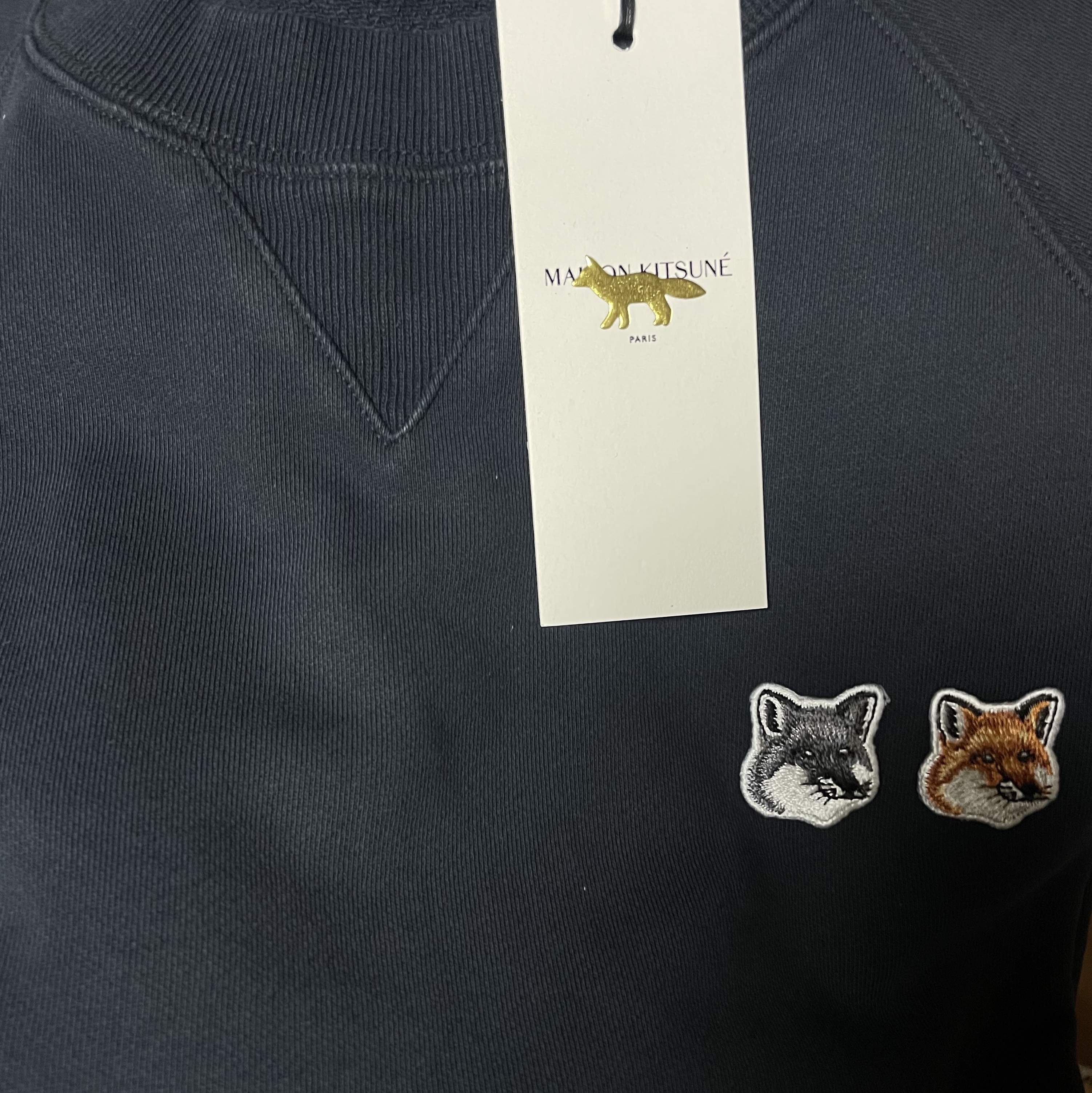 Maison Kitsune Double Fox Head Patch Classic Sweatshirt Anthracite 착용 스타일