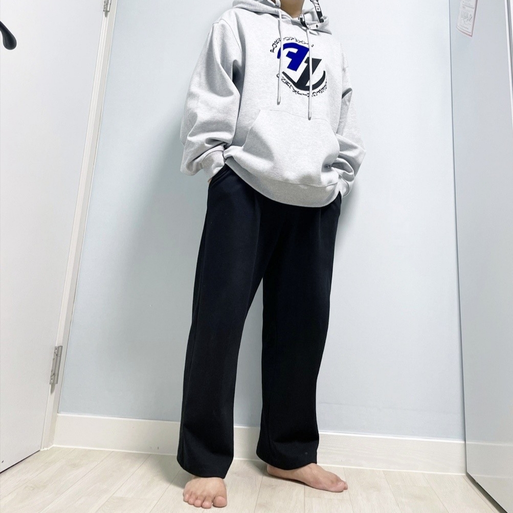 Zara x Ader Error Embroidery Hooded Sweatshirt Black, Zara x Ader Error Embroidery Hooded Sweatshirt Grey 착용 스타일 - 2