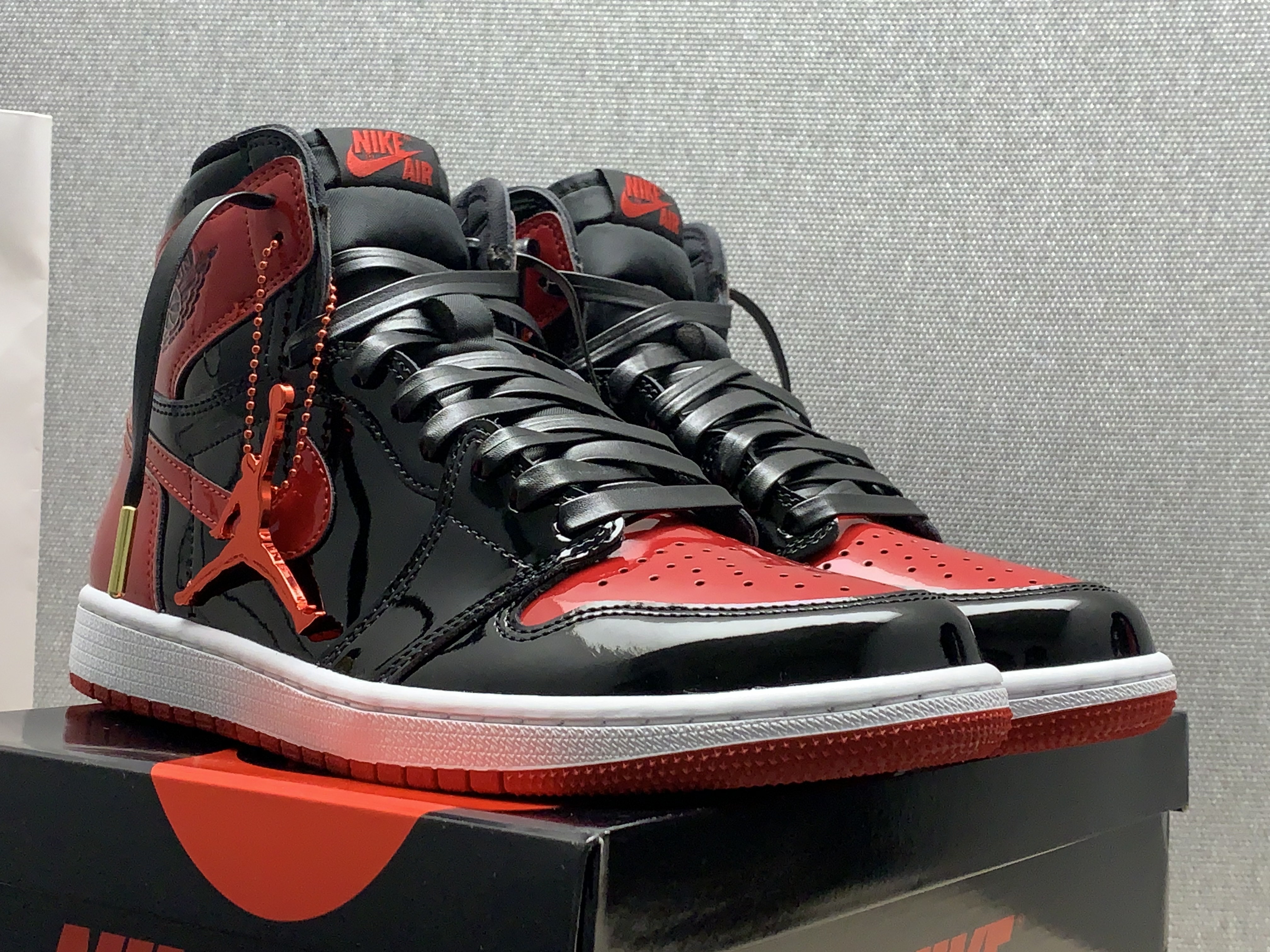 Jordan 1 Retro High OG Patent Bred 착용 스타일 - 1