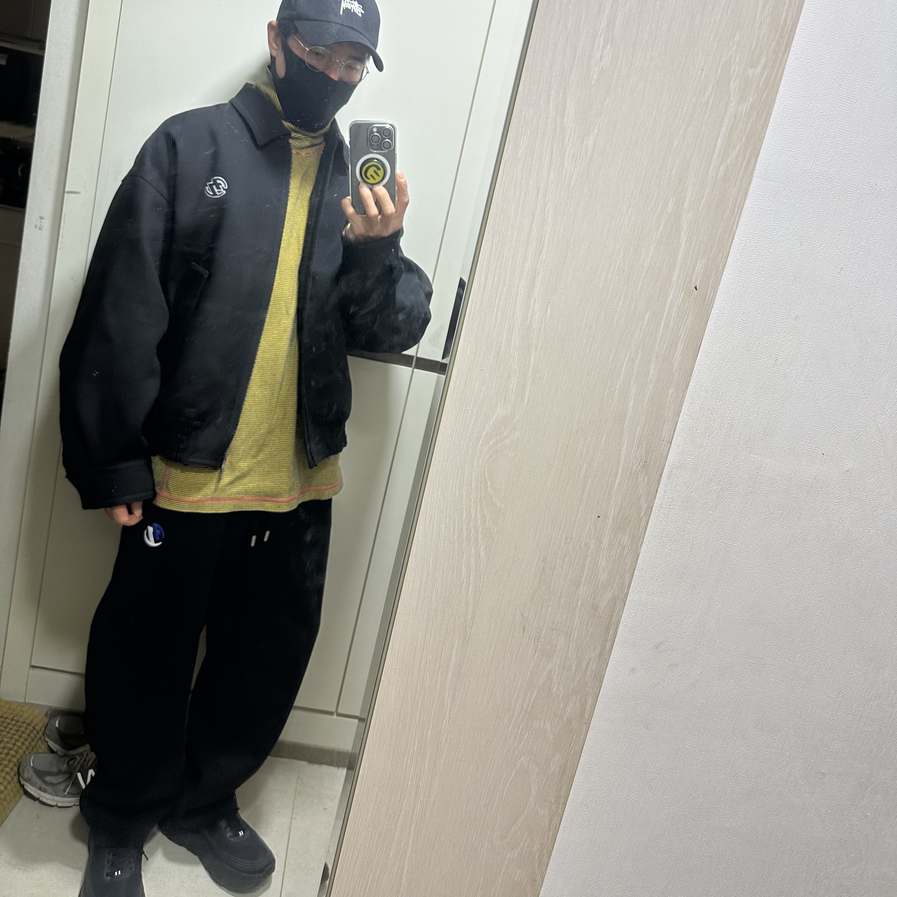 Zara x Ader Error Oversize Collar Bomber Jacket Black, Zara x Ader Error Jogger Pants Black 착용 스타일