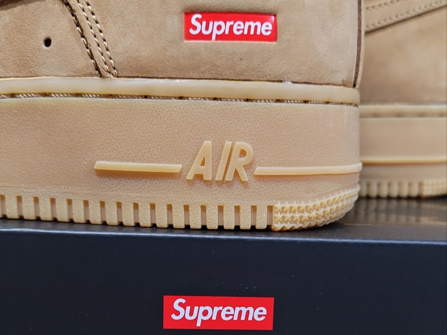 Nike x Supreme Air Force 1 Low Flax 착용 스타일