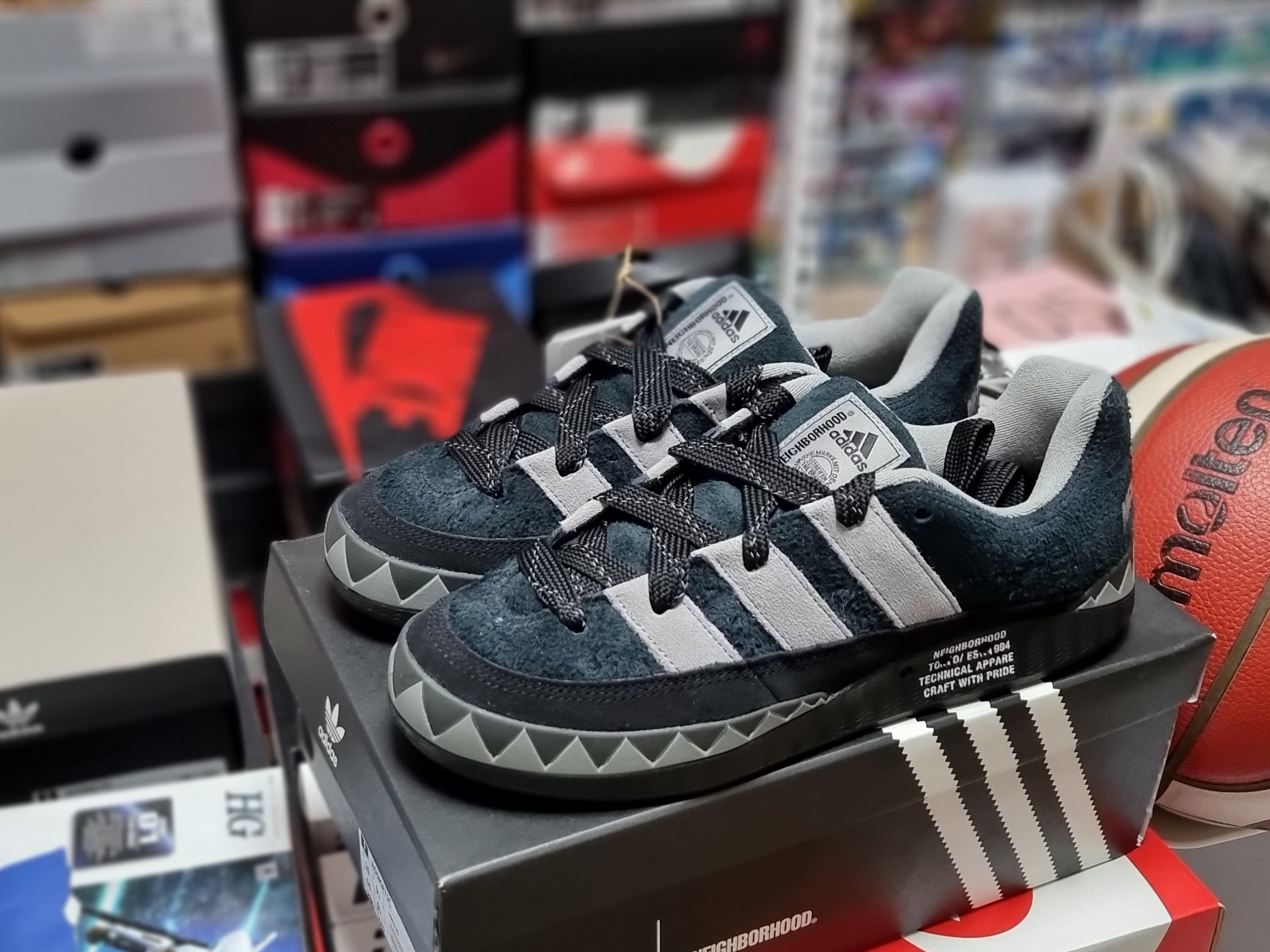 Adidas x Neighborhood Adimatic Core Black 착용 스타일