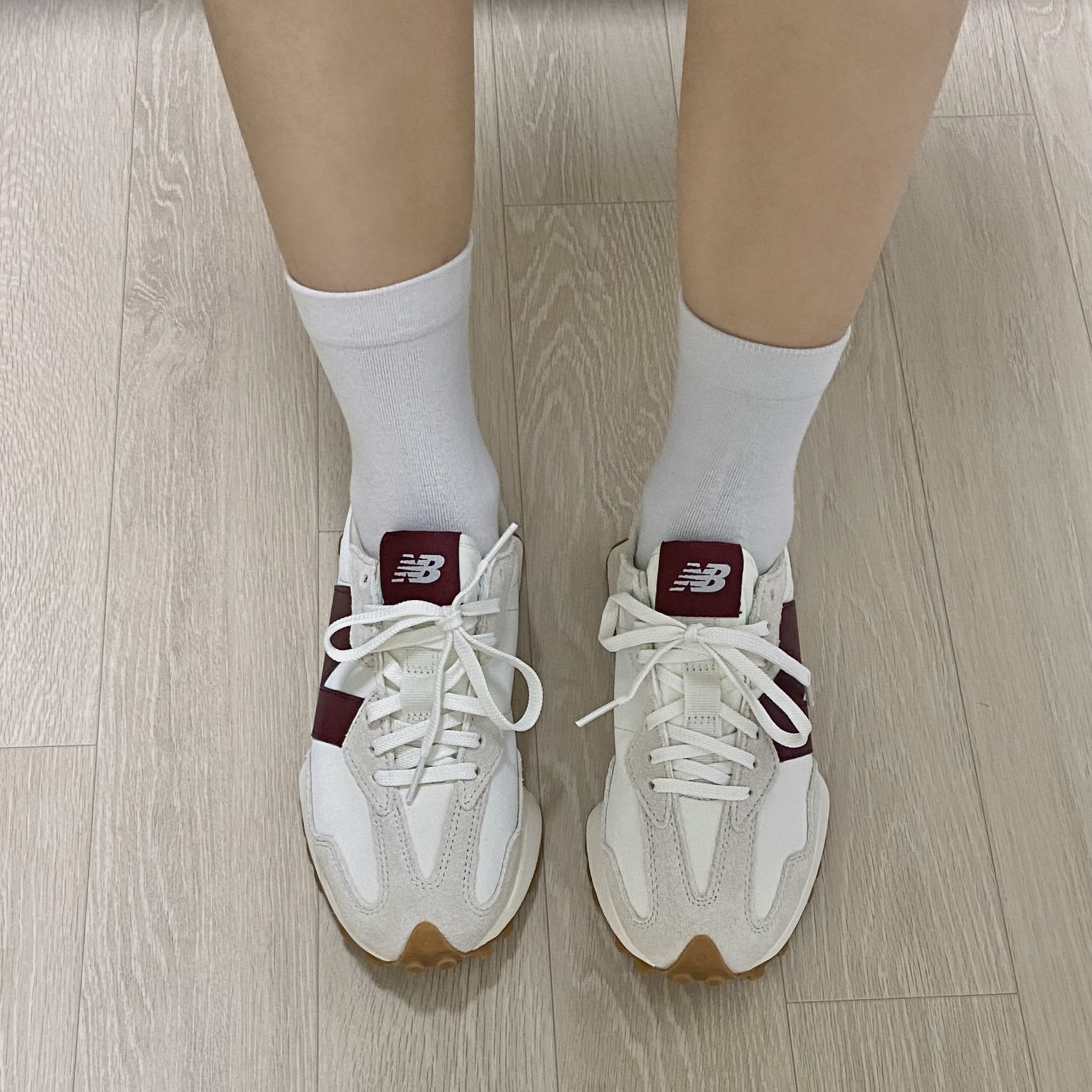 (W) New Balance 327 Burgundy 착용 스타일