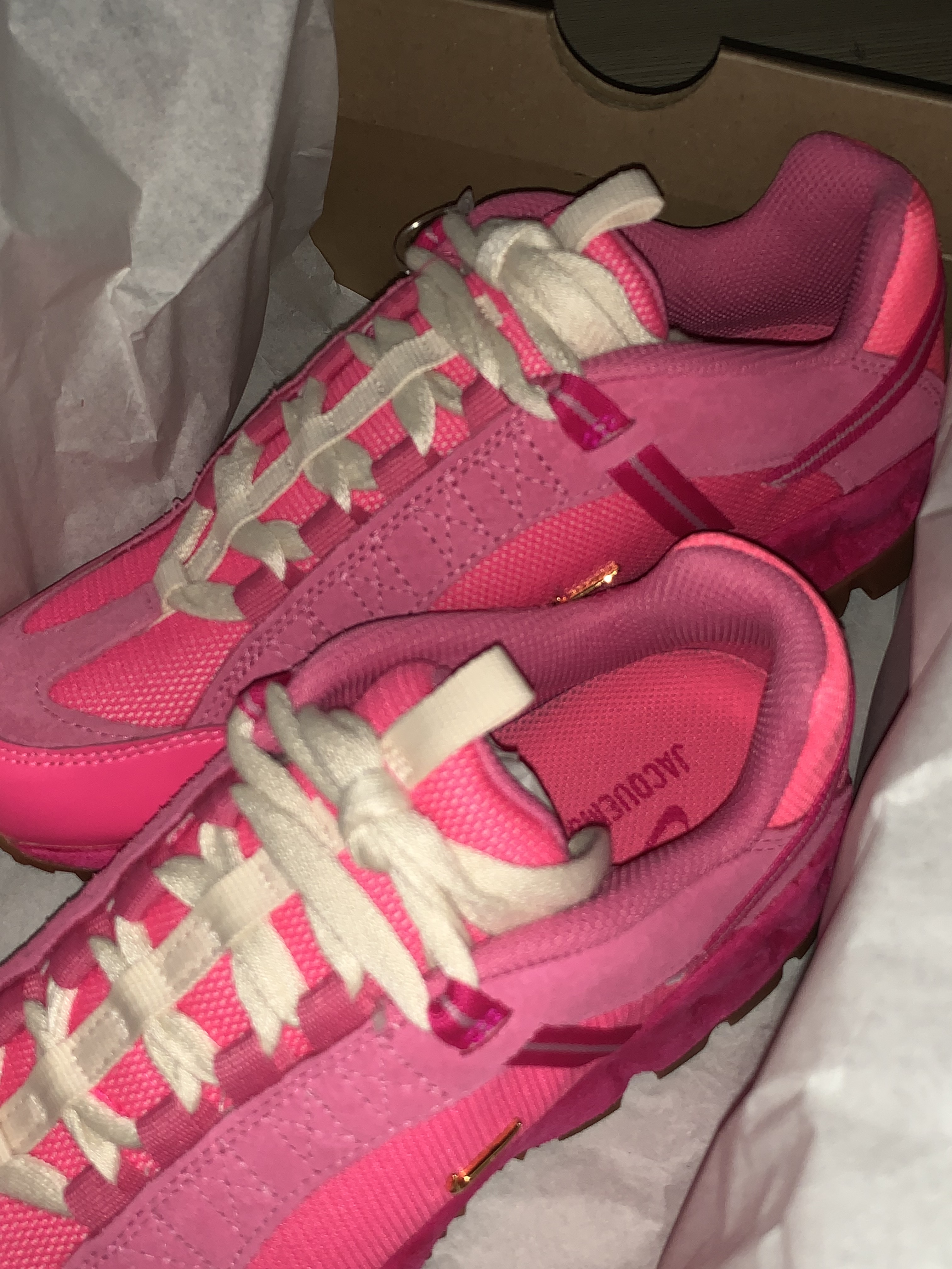 Nike x Jacquemus Air Humara LX Pink Flash 착용 스타일 - 3