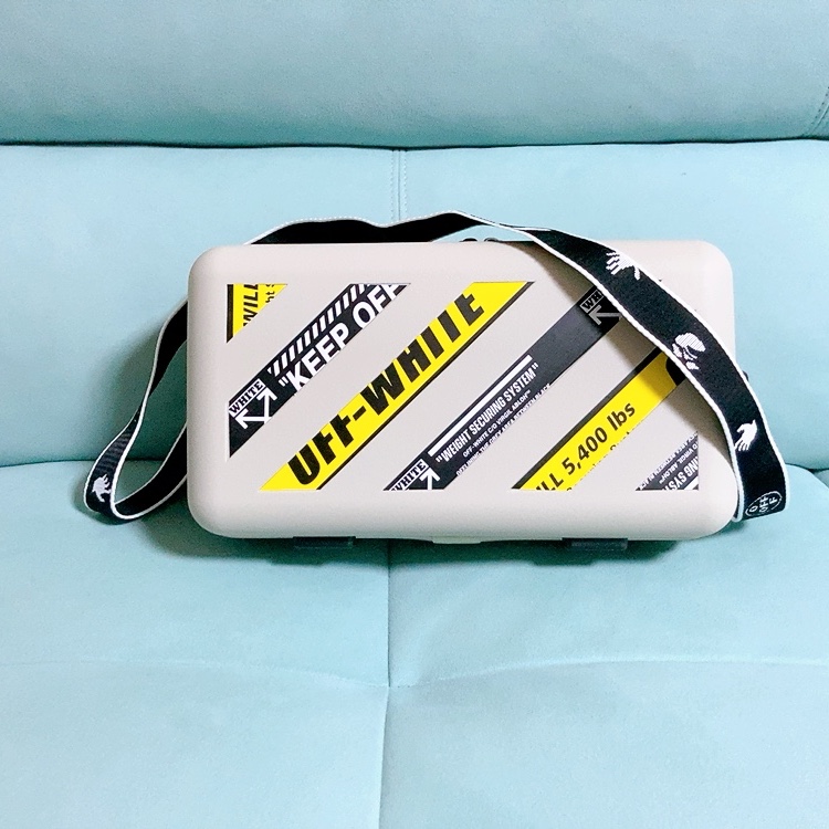 Off-White x Amore Pacific Protection Box (Without Cosmetics) 착용 스타일 - 1