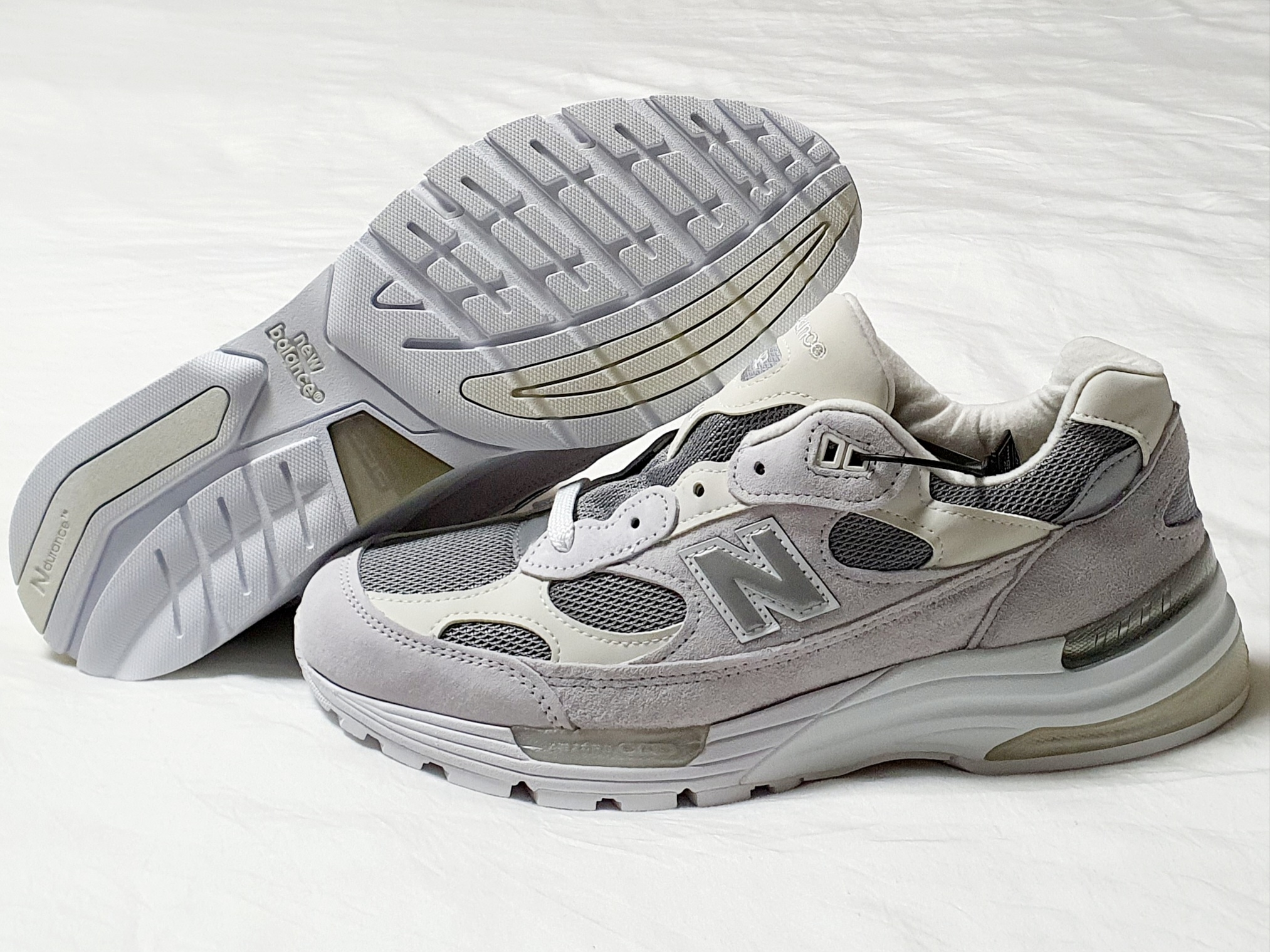 New Balance 992 Made in USA White Silver 착용 스타일 - 1