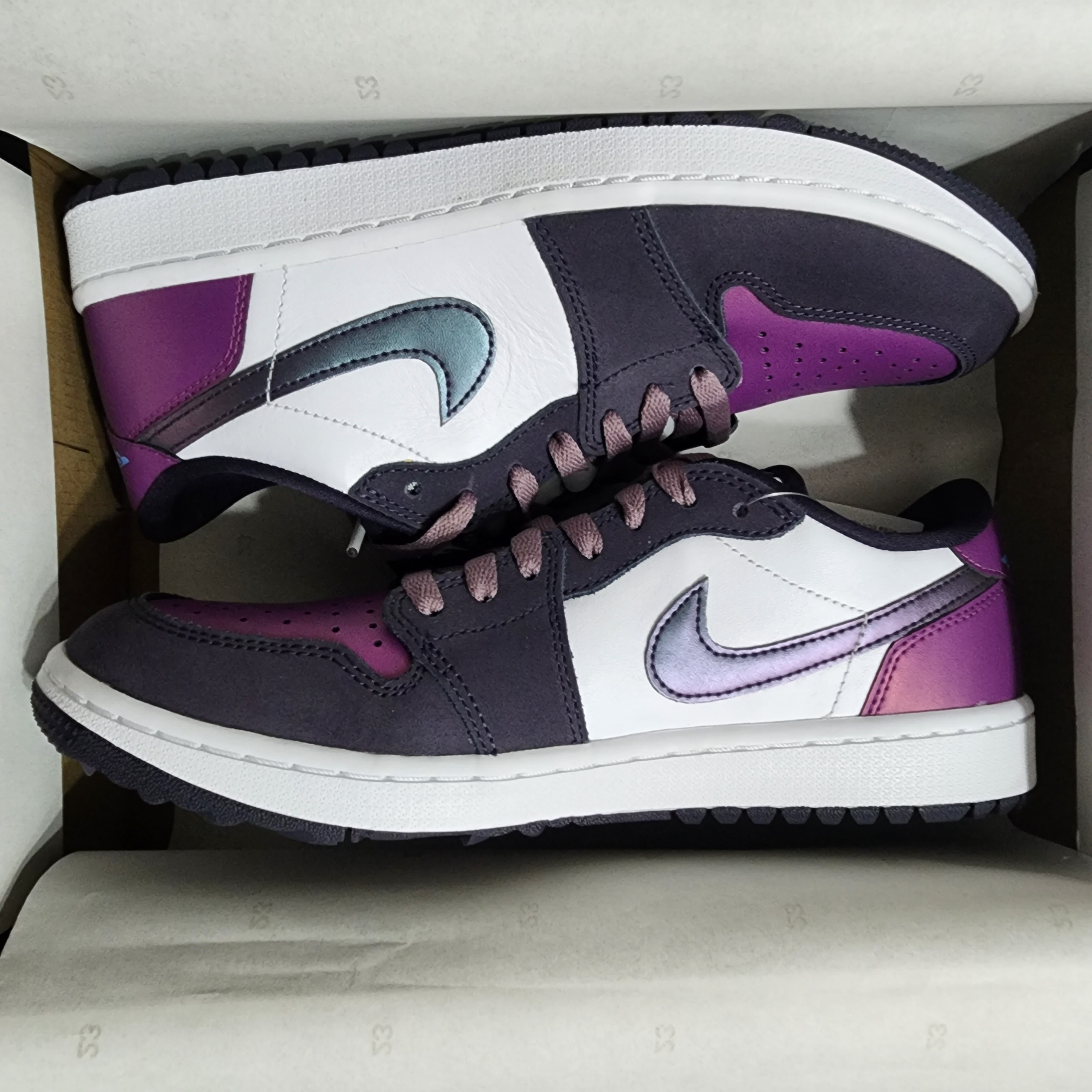 Jordan 1 Low Golf Cave Purple and Viotech 착용 스타일 - 3
