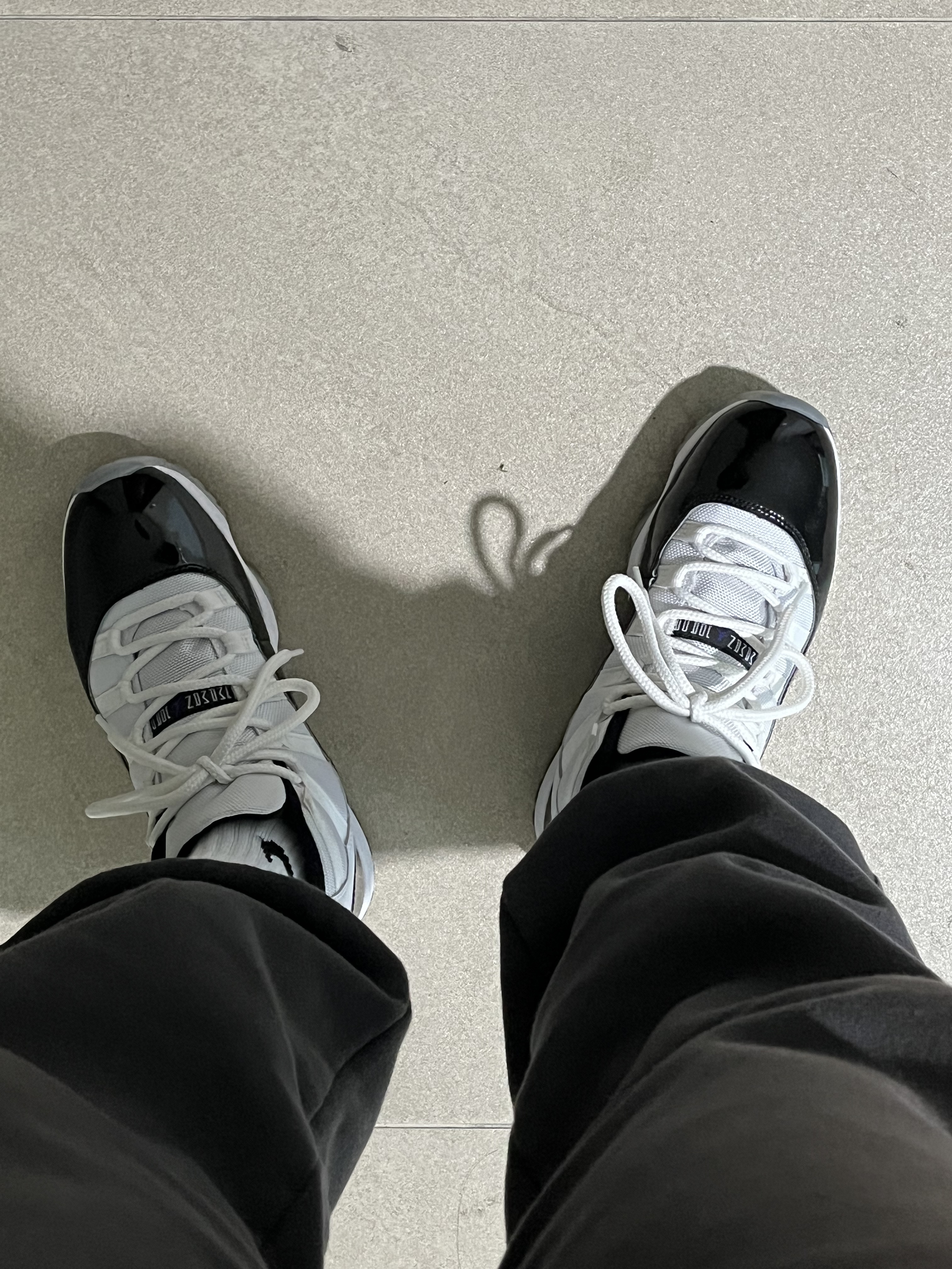 Jordan 11 Retro Concord 2018, Jordan 1 Retro High OG Chicago 2022 착용 스타일 - 1