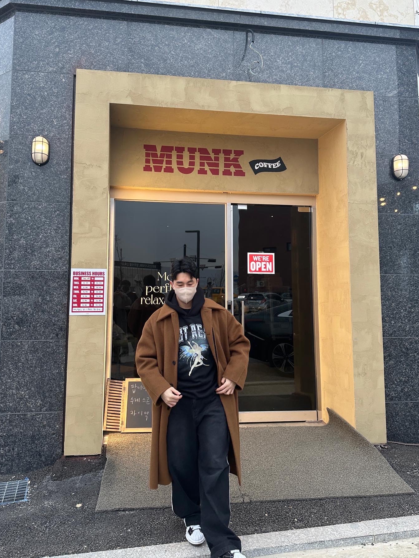 Maison Mihara Yasuhiro Blakey OG Sole Canvas Low-top Sneakers Black White 착용 스타일 - 3