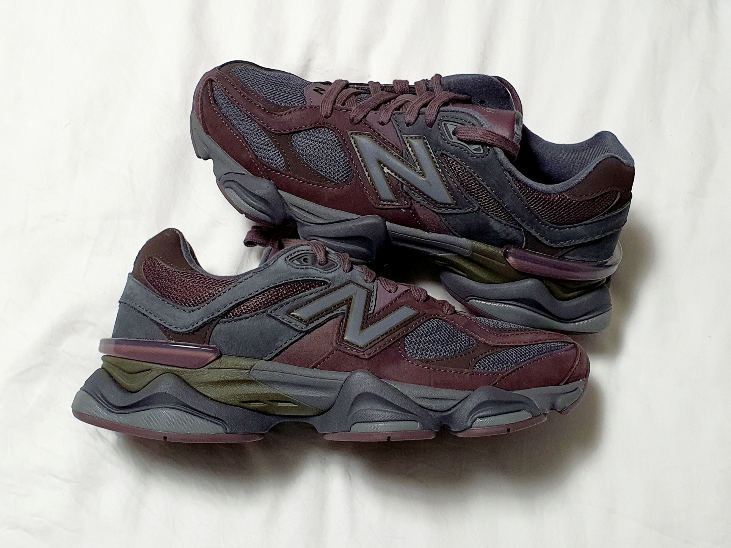 New Balance 9060 Truffle Rich Earth 착용 스타일 - 3
