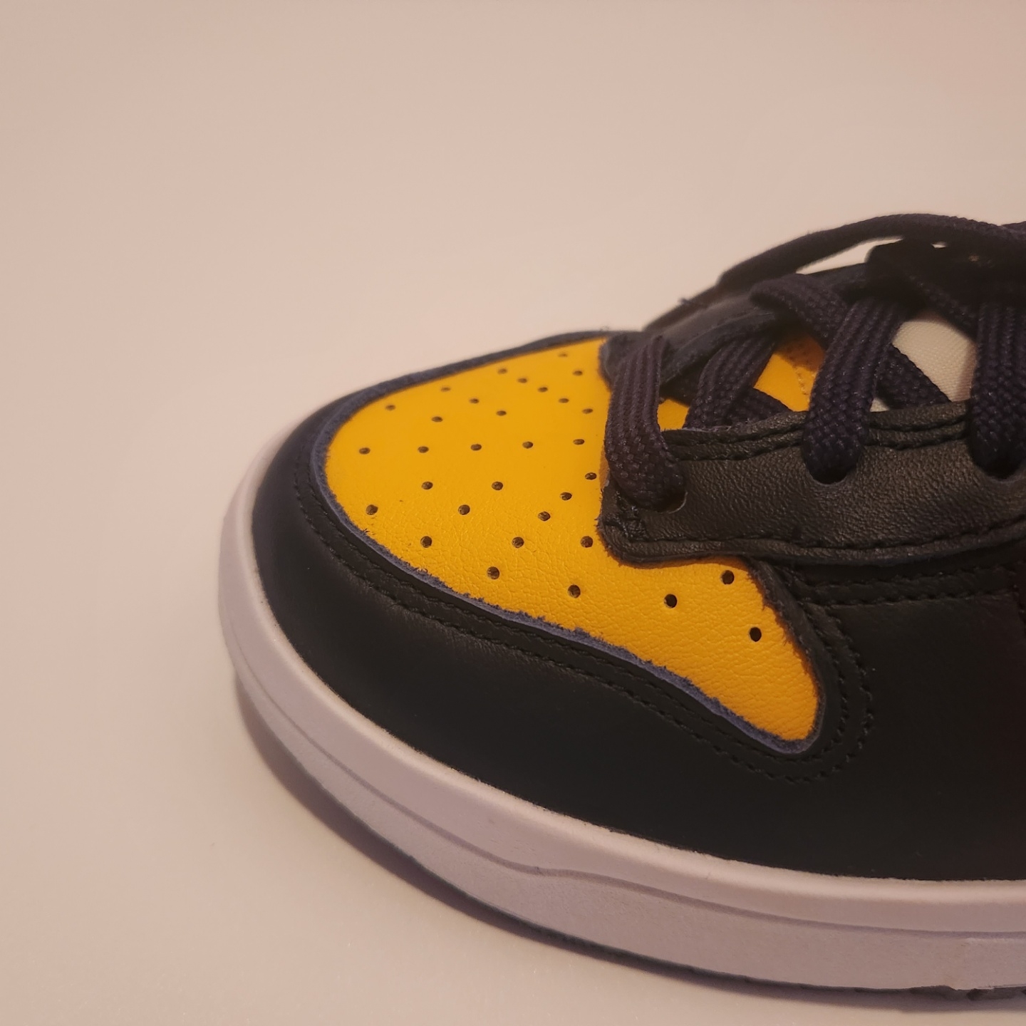(W) Nike Dunk High Up Varsity Maize 착용 스타일 - 5
