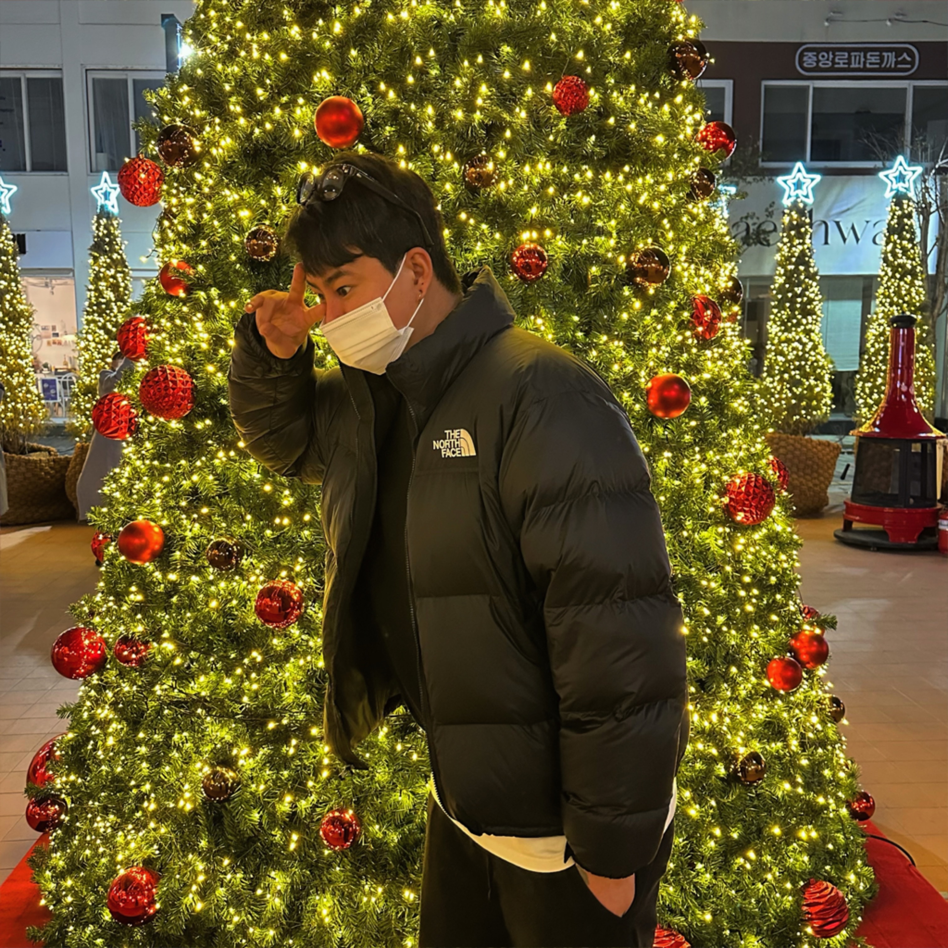 The North Face 1996 Eco Nuptse Jacket Black, Nike Air Force 1 '07 Low White 착용 스타일 - 2