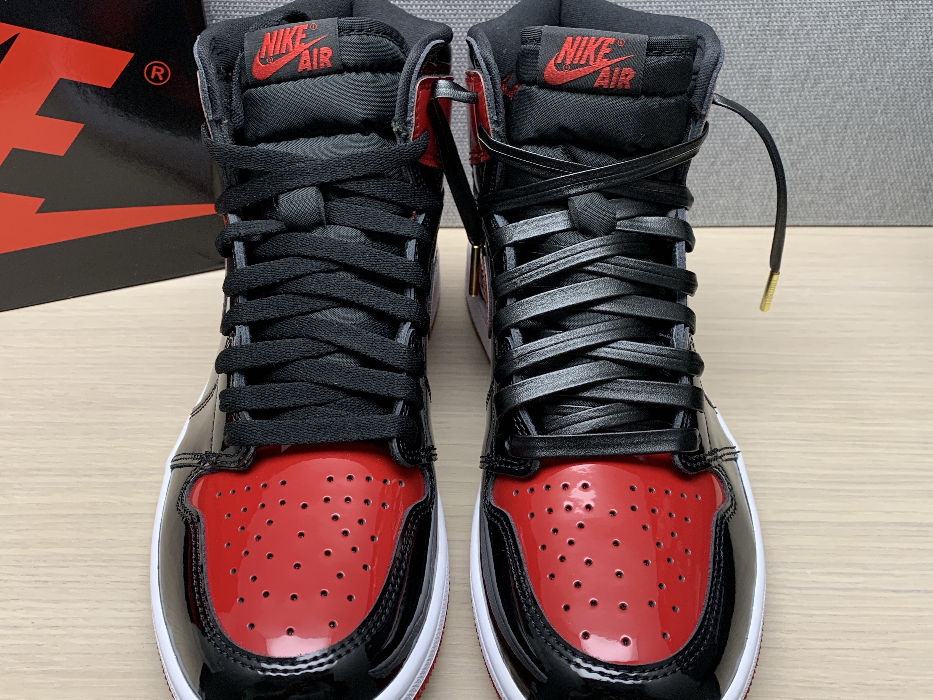 Jordan 1 Retro High OG Patent Bred 착용 스타일 - 3
