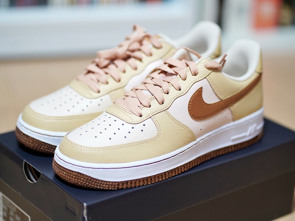 Nike Air Force 1 Low '07 LV8 Pearl White Sesame 착용 스타일