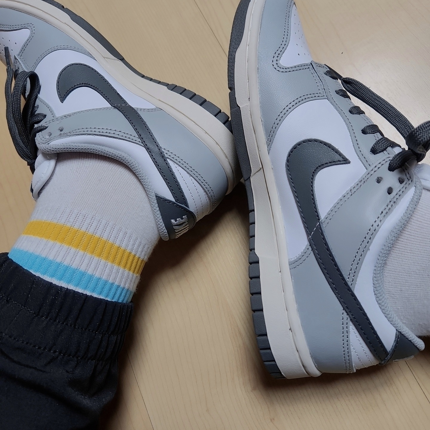 (W) Nike Dunk Low Light Smoke Grey 착용 스타일 - 1