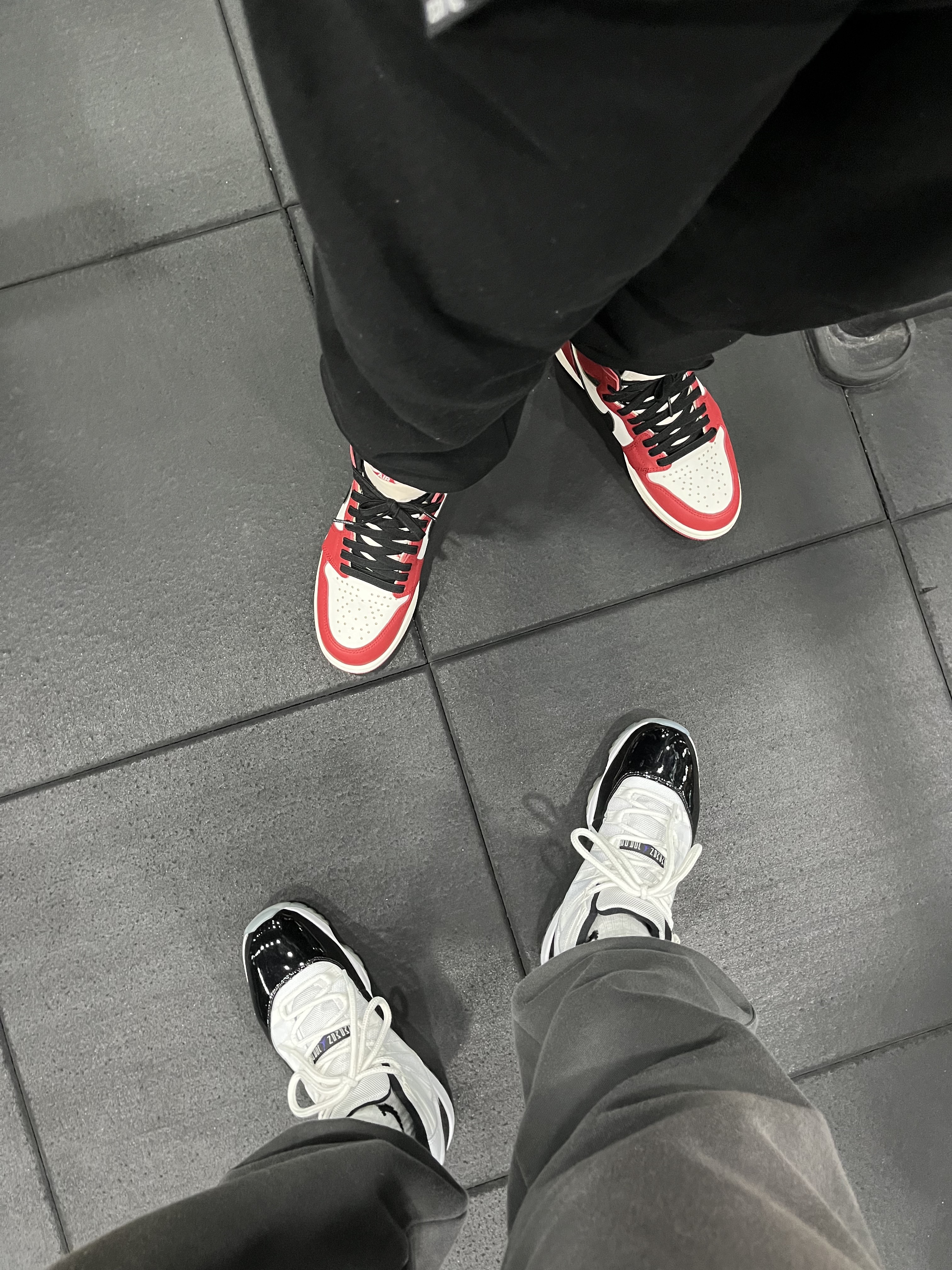 Jordan 11 Retro Concord 2018, Jordan 1 Retro High OG Chicago 2022 착용 스타일 - 2