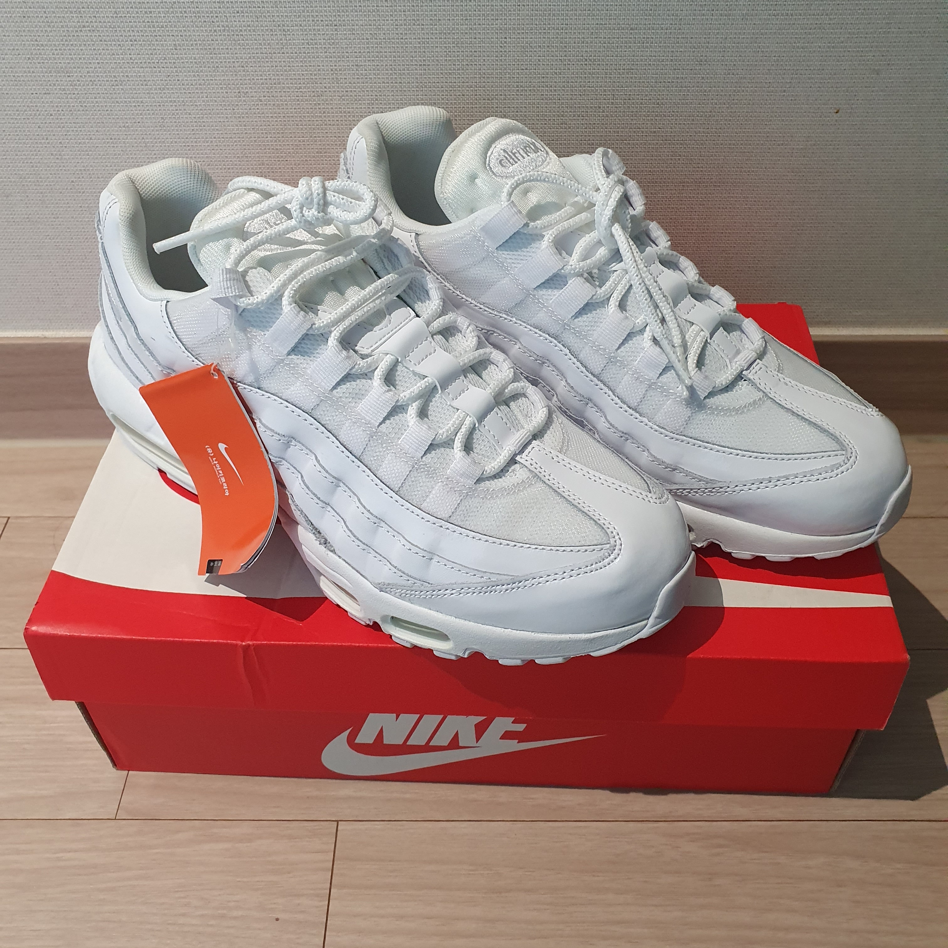 (W) Nike Air Max 95 Triple White 착용 스타일 - 2