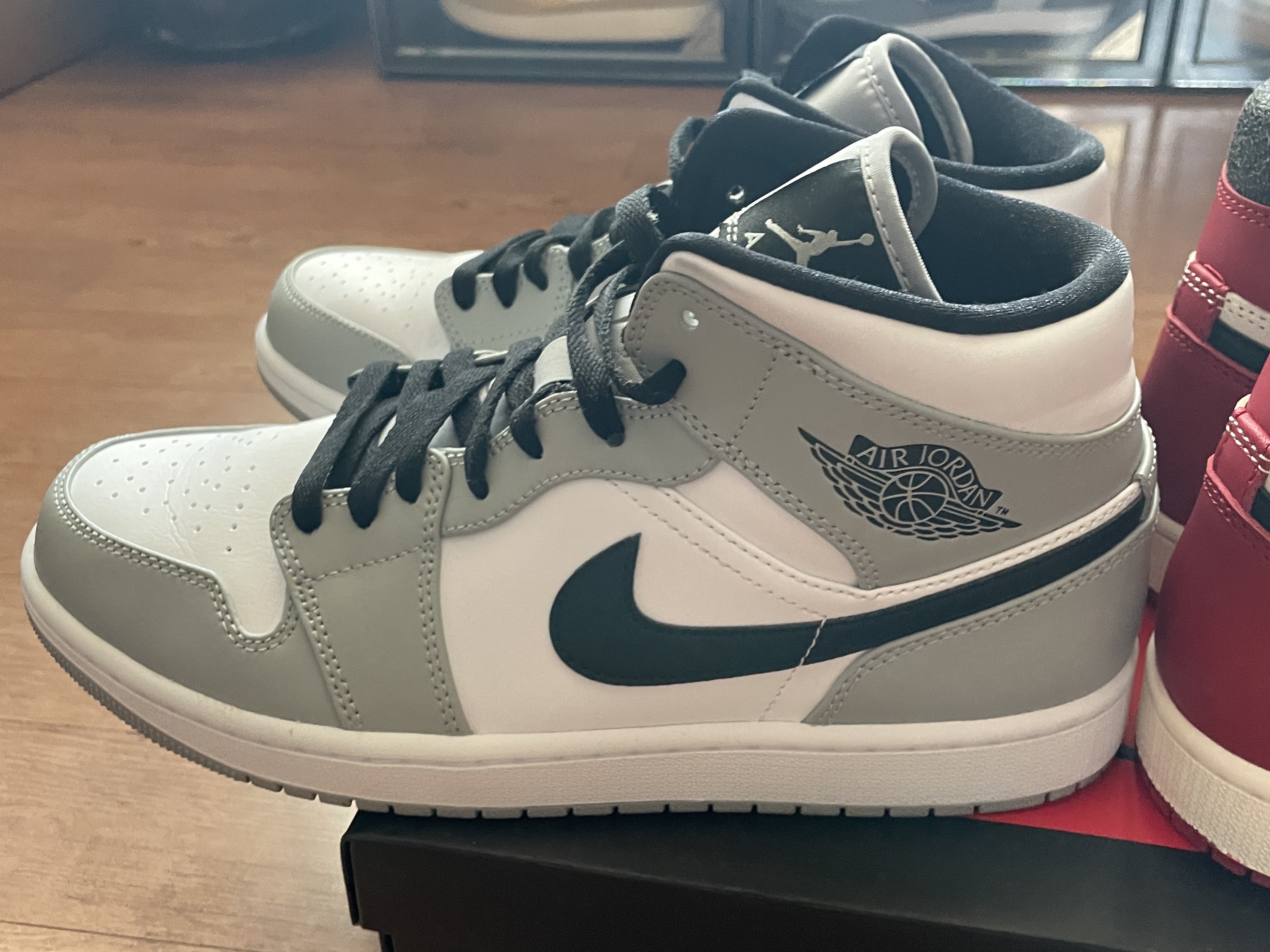Jordan 1 Mid Light Smoke Grey, Jordan 1 Retro High OG Chicago 2022 착용 스타일 - 3