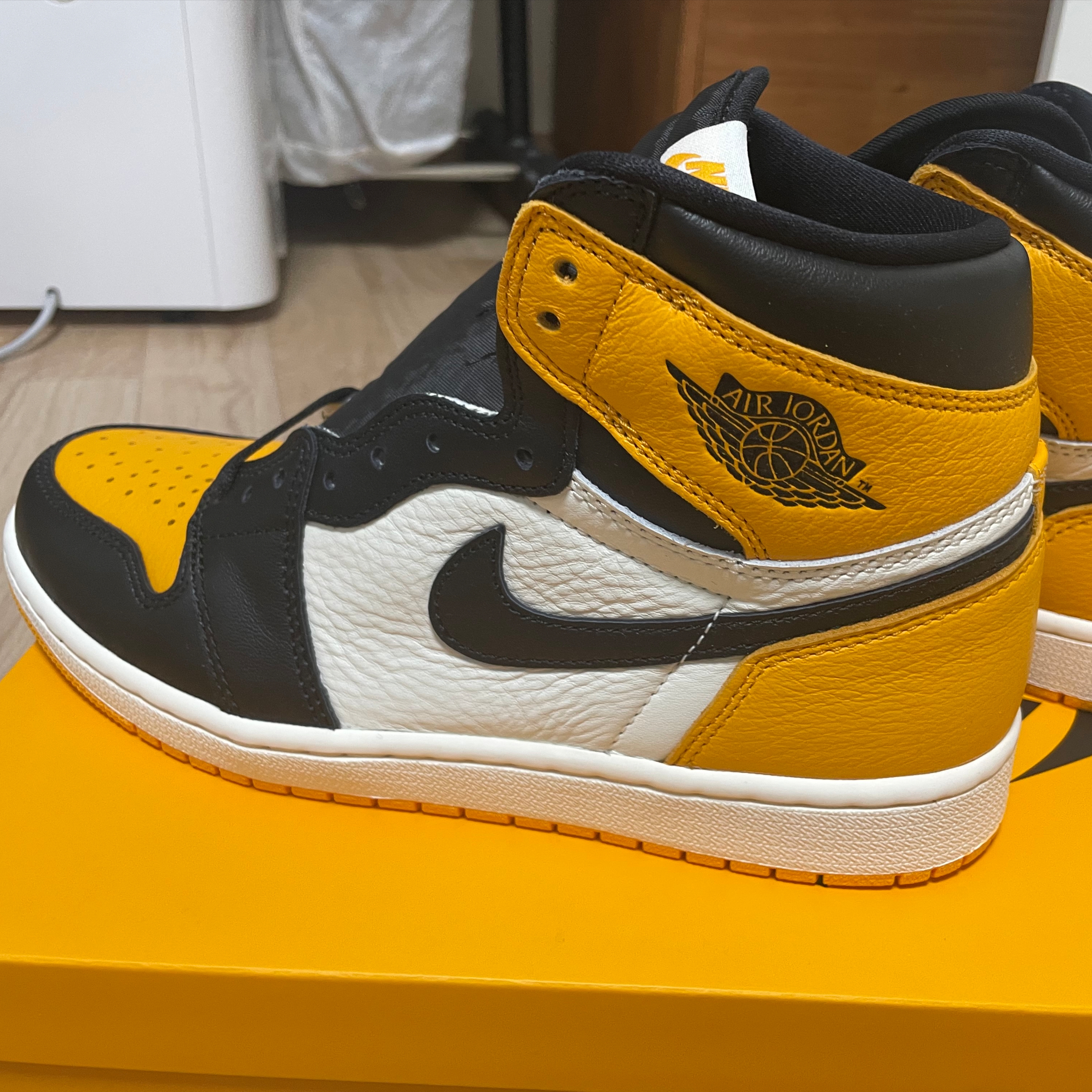 Jordan 1 Retro High OG Taxi, Jordan 1 Mid Taxi 착용 스타일 - 1