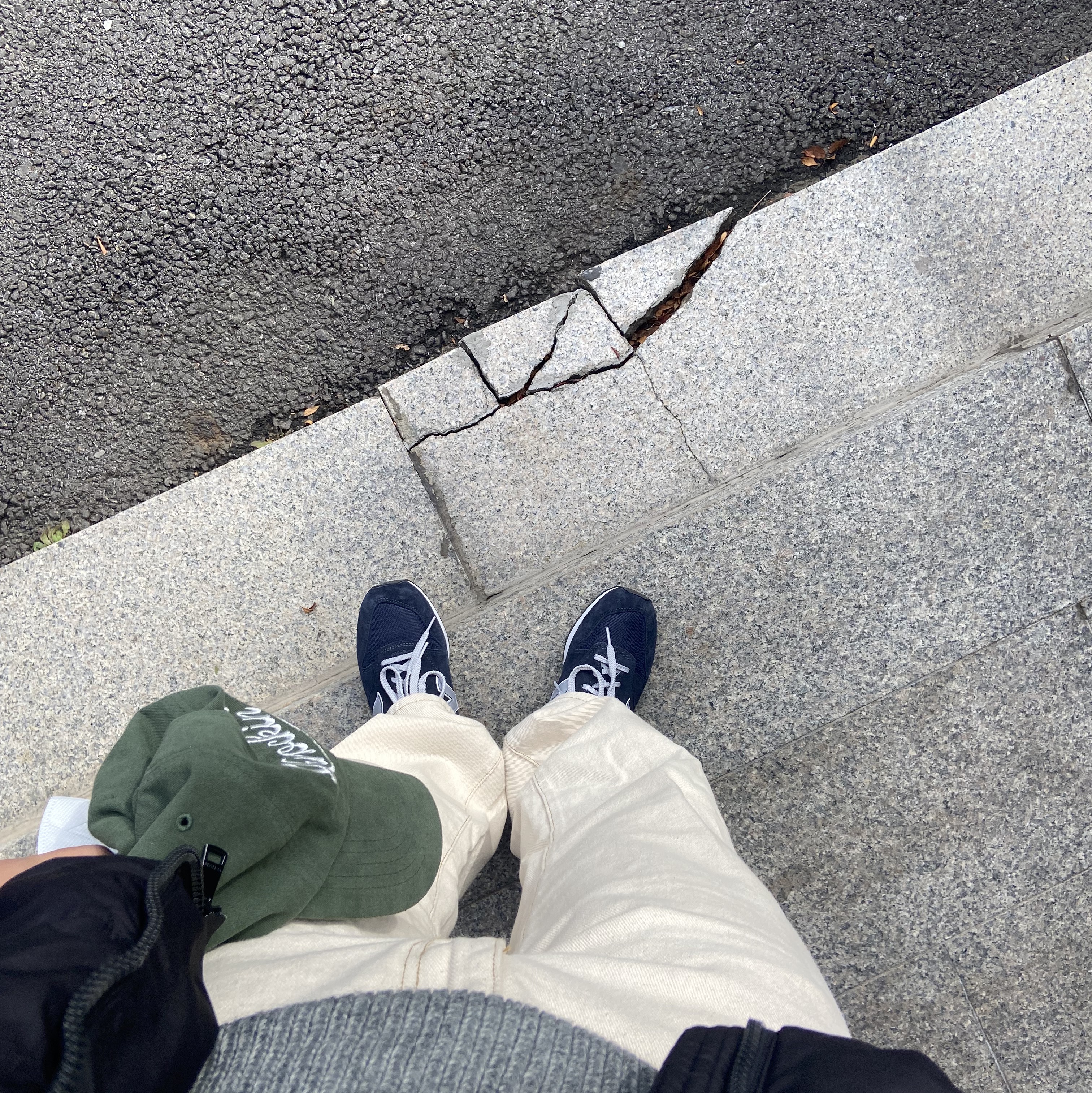 New Balance 996 Navy Silver 착용 스타일