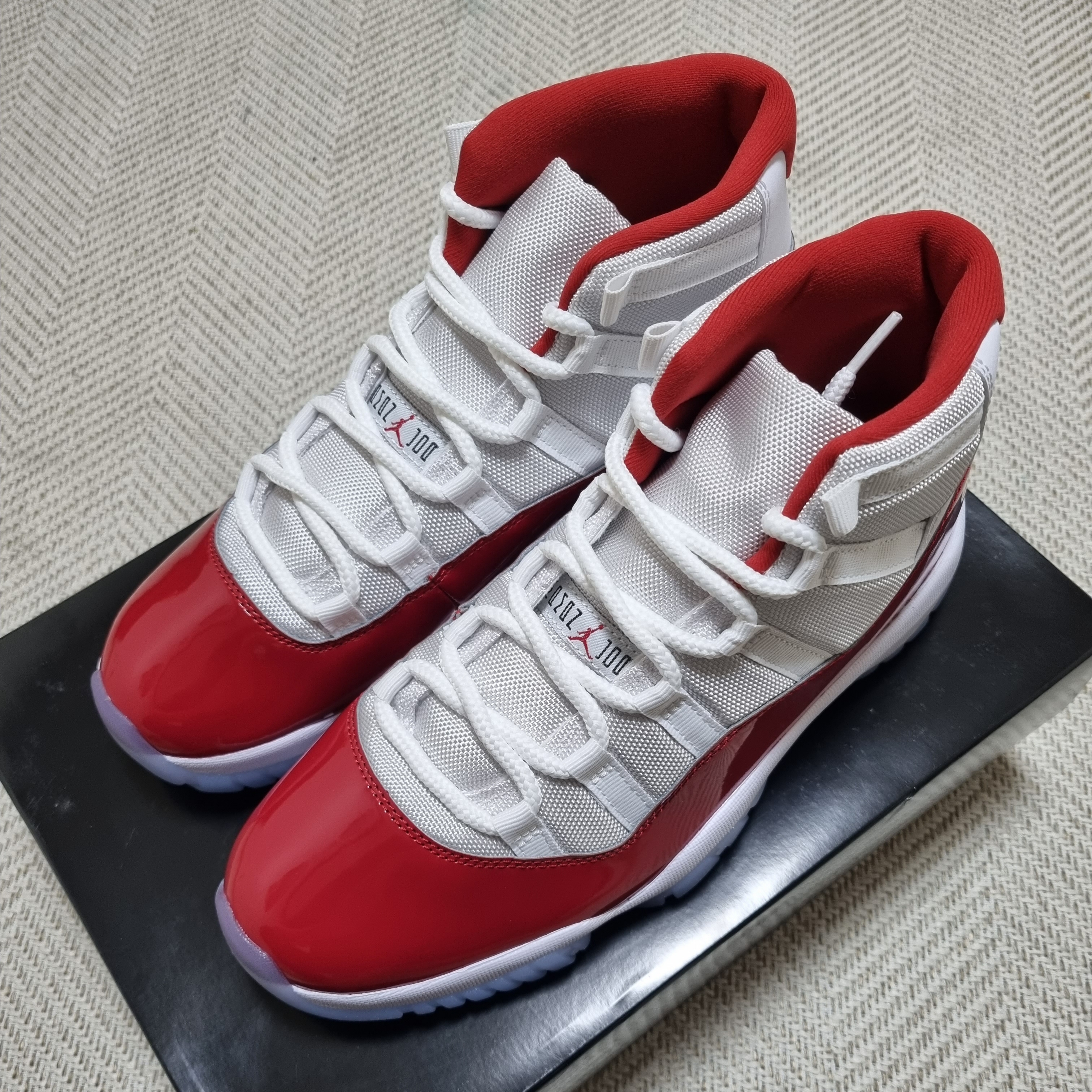 Jordan 11 Retro Varsity Red 착용 스타일 - 2