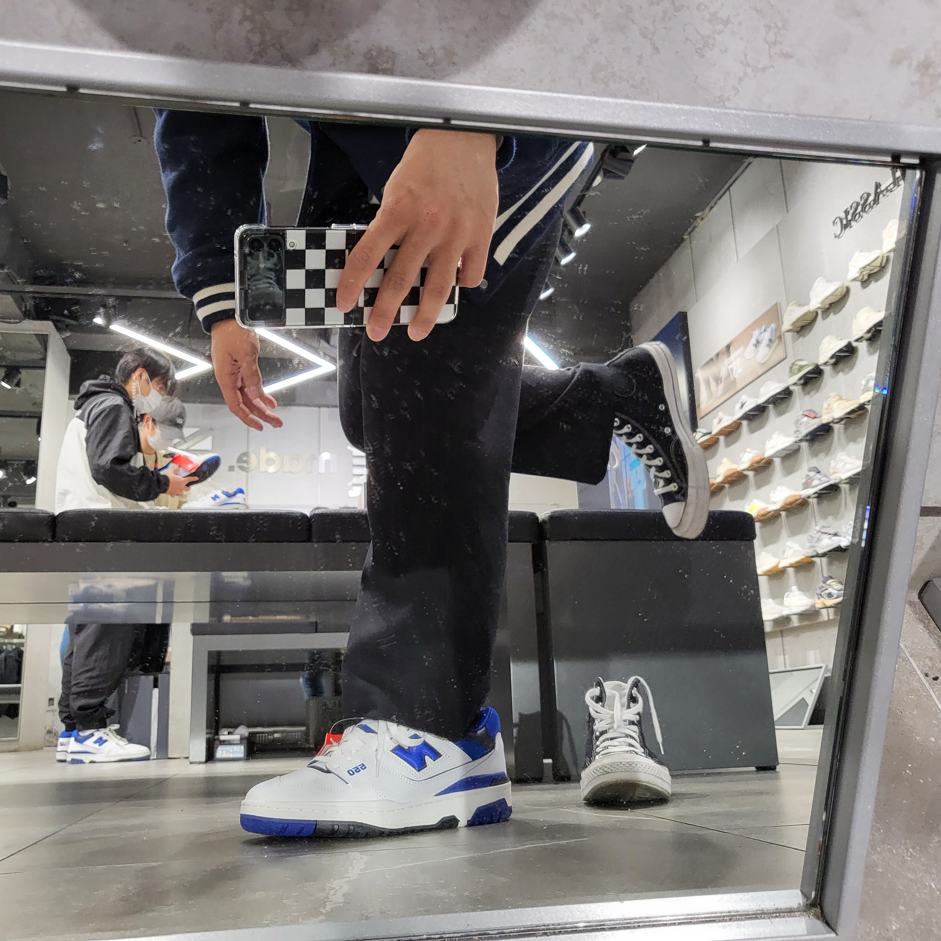 New Balance 550 White Blue - 2E Wide, Converse x Stussy Chuck 70 High Black 착용 스타일