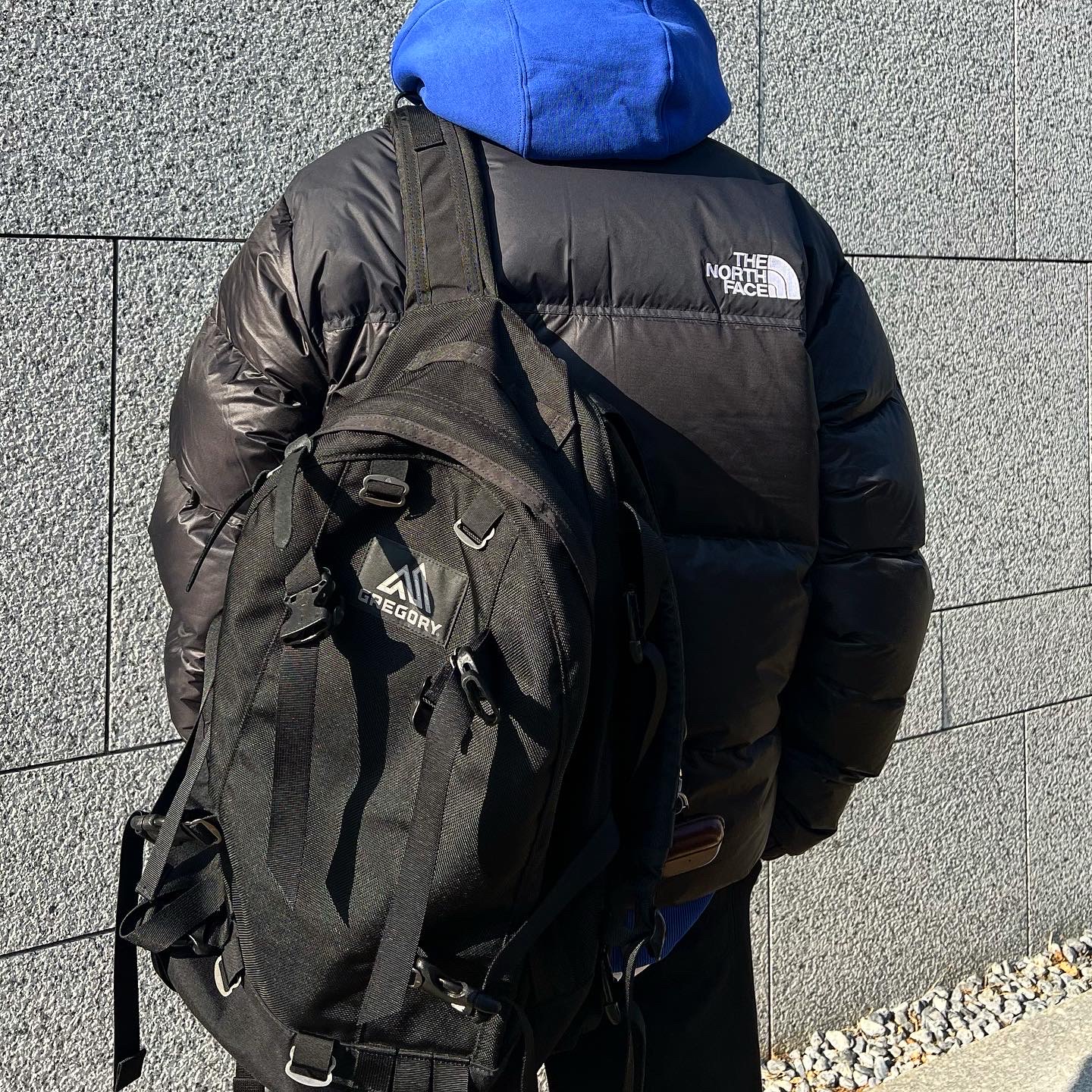 The North Face 1996 Eco Nuptse Jacket Black, Asics x JJJJound Gel-Kayano 14 Silver White 착용 스타일 - 3