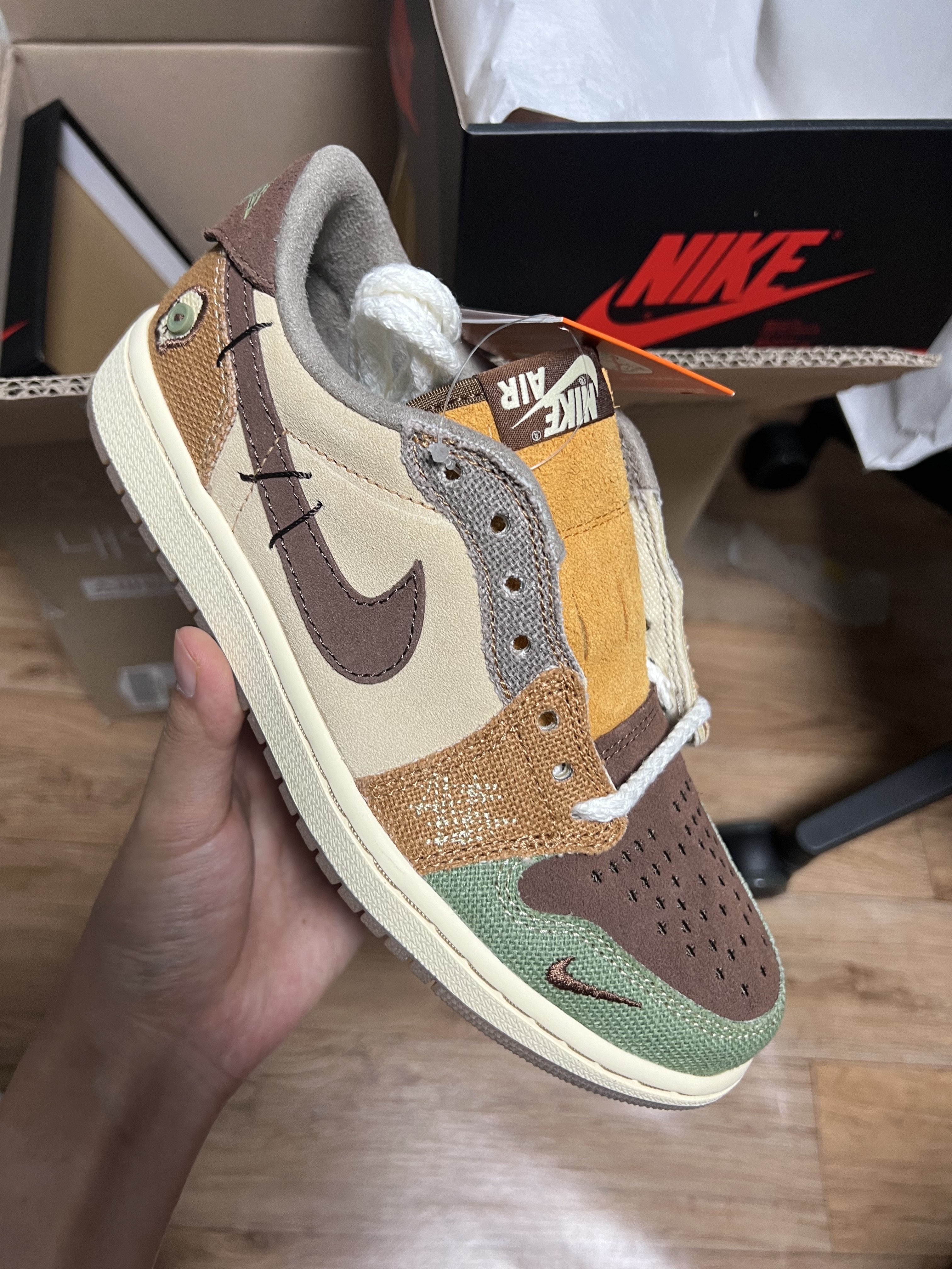 Jordan 1 x Zion Williamson Retro Low OG Flax and Oil Green 착용 스타일 - 2