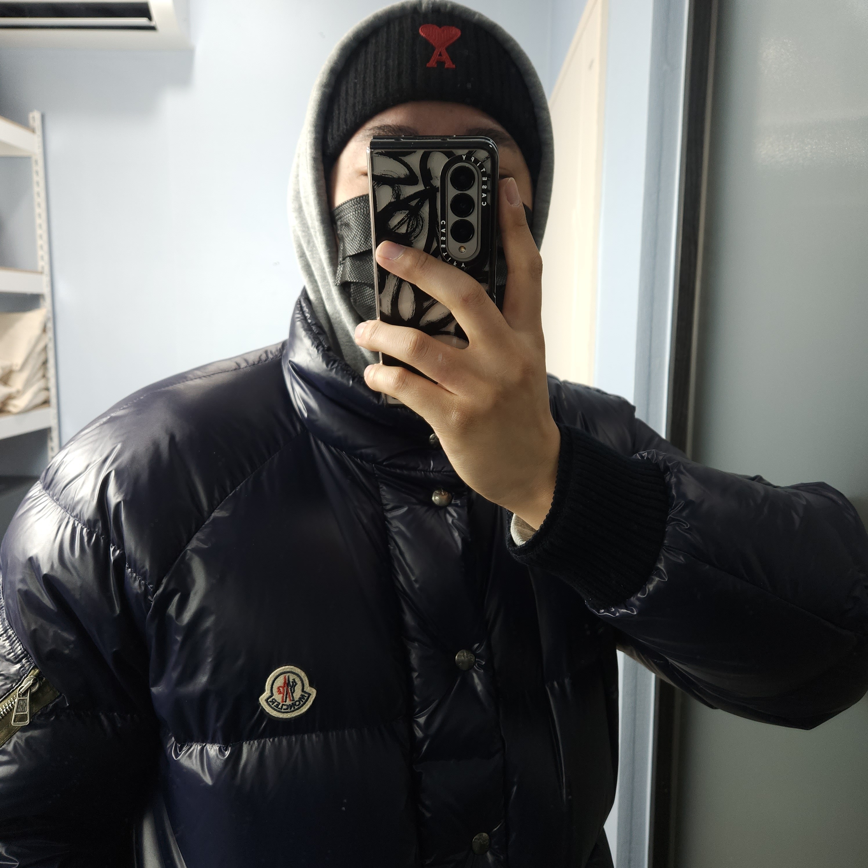 AMI de Coeur Beanie Black Red 착용 스타일