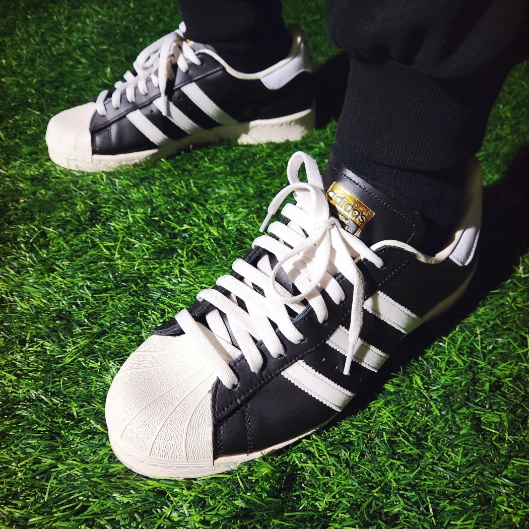 Adidas Superstar 82 FI Core Black 착용 스타일 - 5