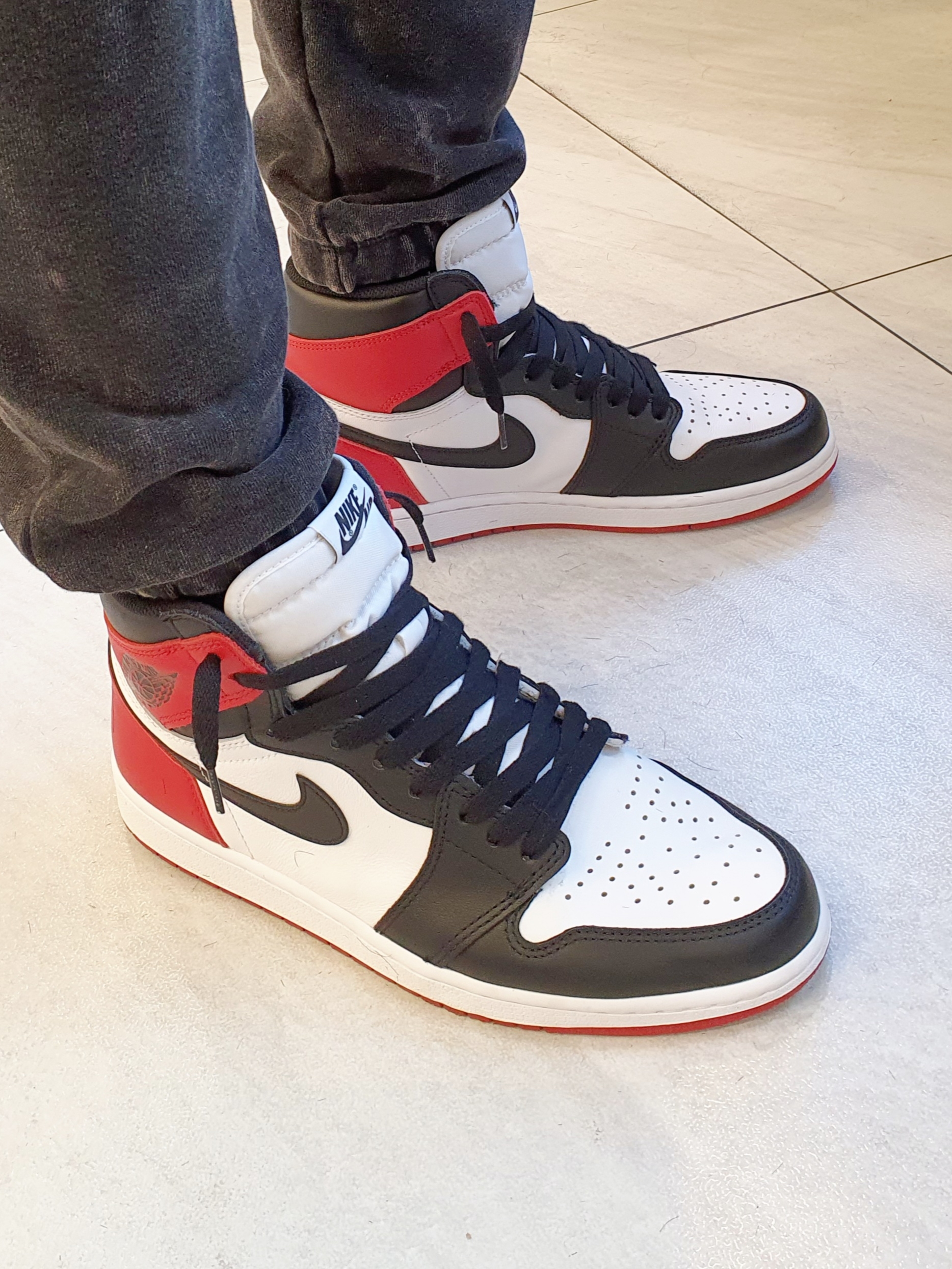 Jordan 1 Retro High OG Black Toe 2016 착용 스타일 - 1