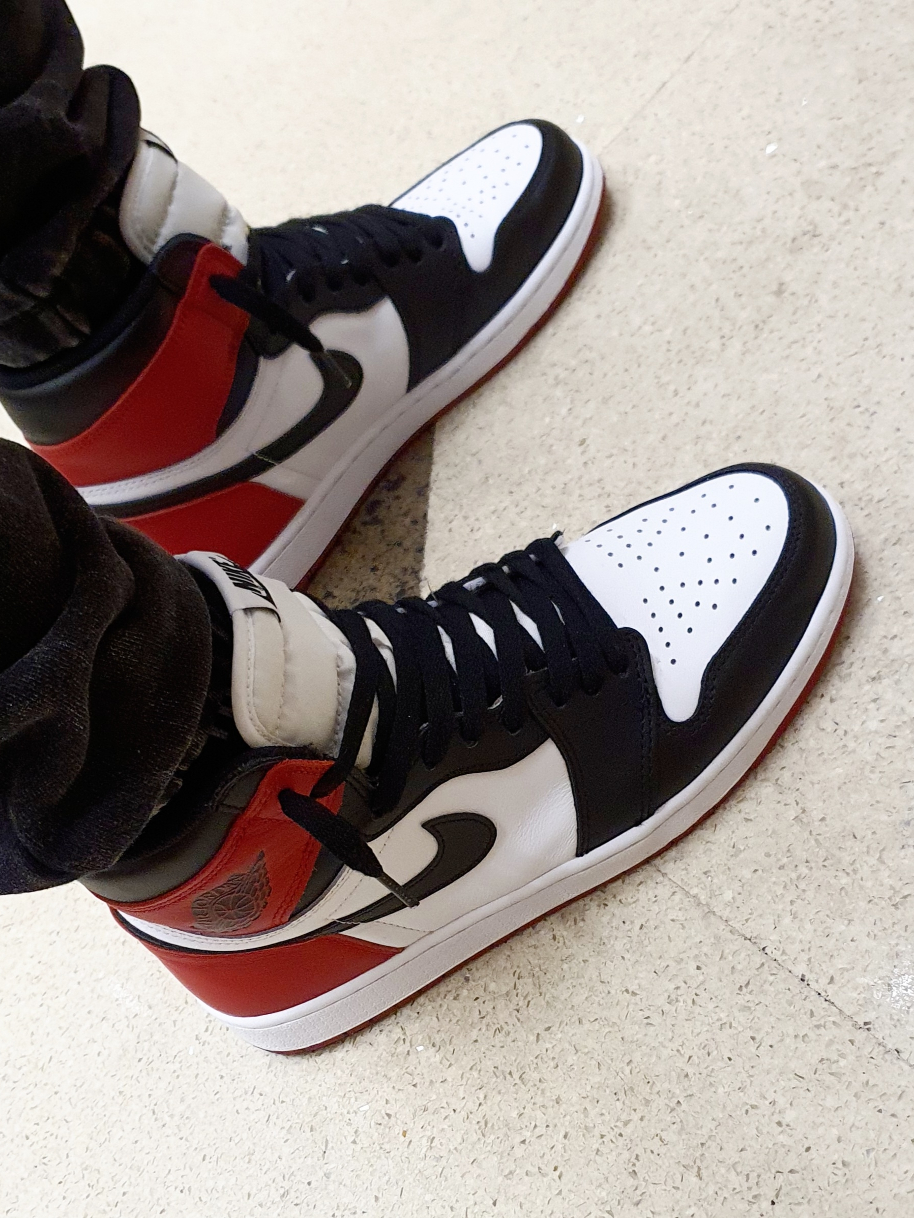 Jordan 1 Retro High OG Black Toe 2016 착용 스타일 - 2