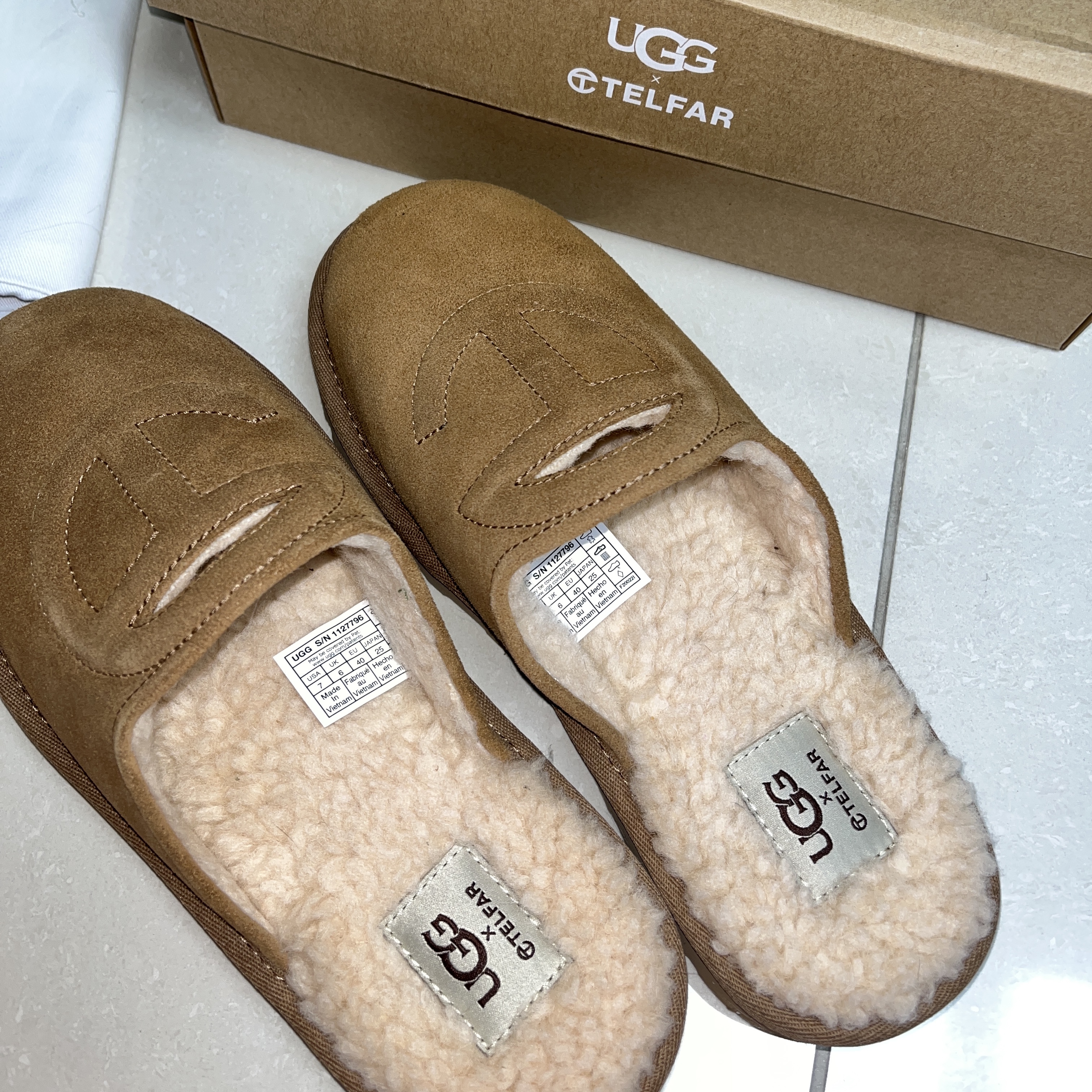UGG x Telfar Slip On Chestnut 착용 스타일 - 3