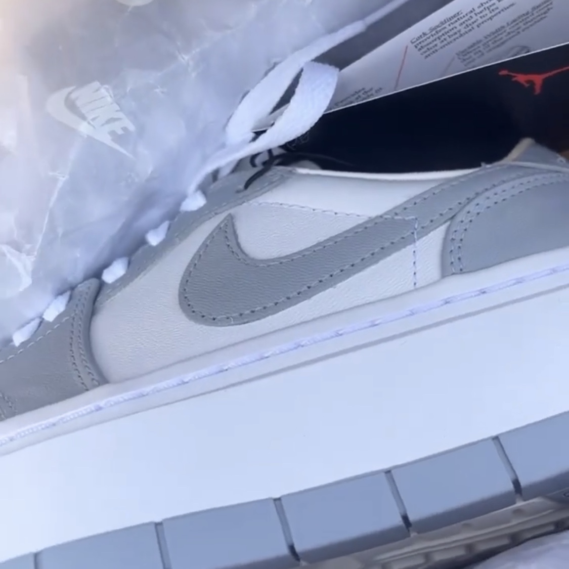 Jordan 1 Mid Racer Blue, (W) Jordan 1 Elevate Low White and Wolf Grey 착용 스타일 - 2