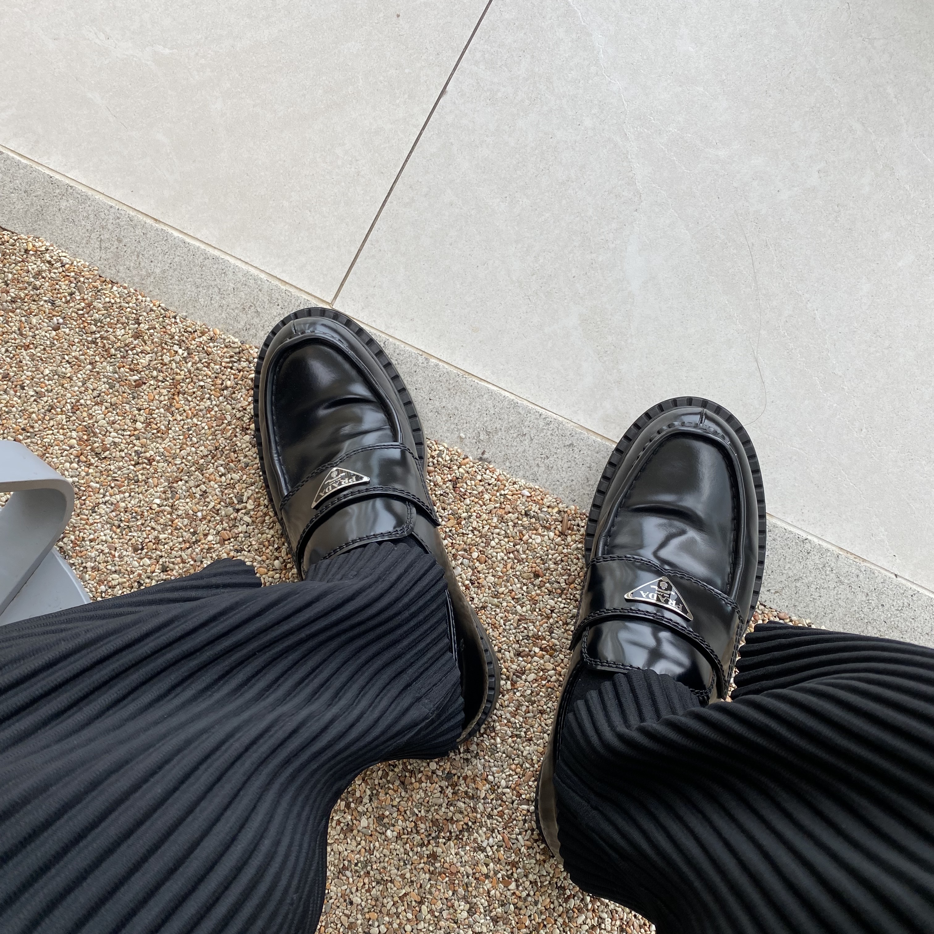 Prada Chocolate Brushed Leather Loafers Black 착용 스타일 - 1