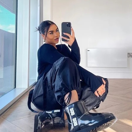 (W) UGG Classic Clear Mini Boots Black 착용 스타일