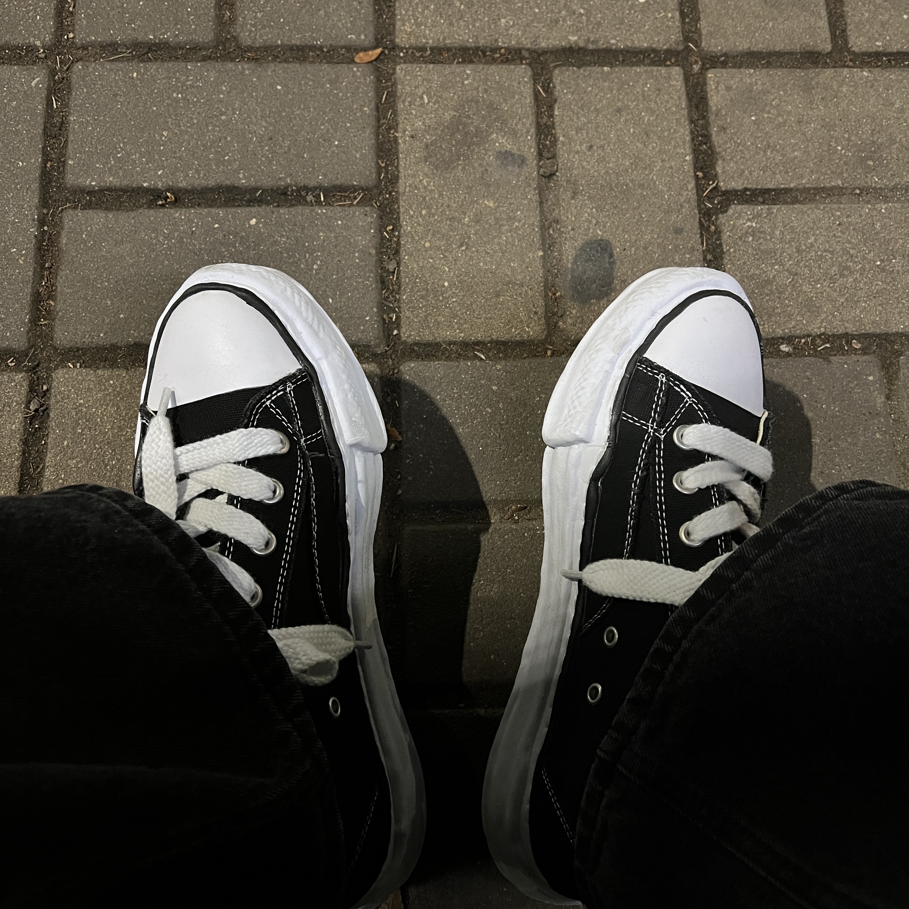 Maison Mihara Yasuhiro Peterson OG Sole Canvas Low Sneakers Black 착용 스타일 - 1