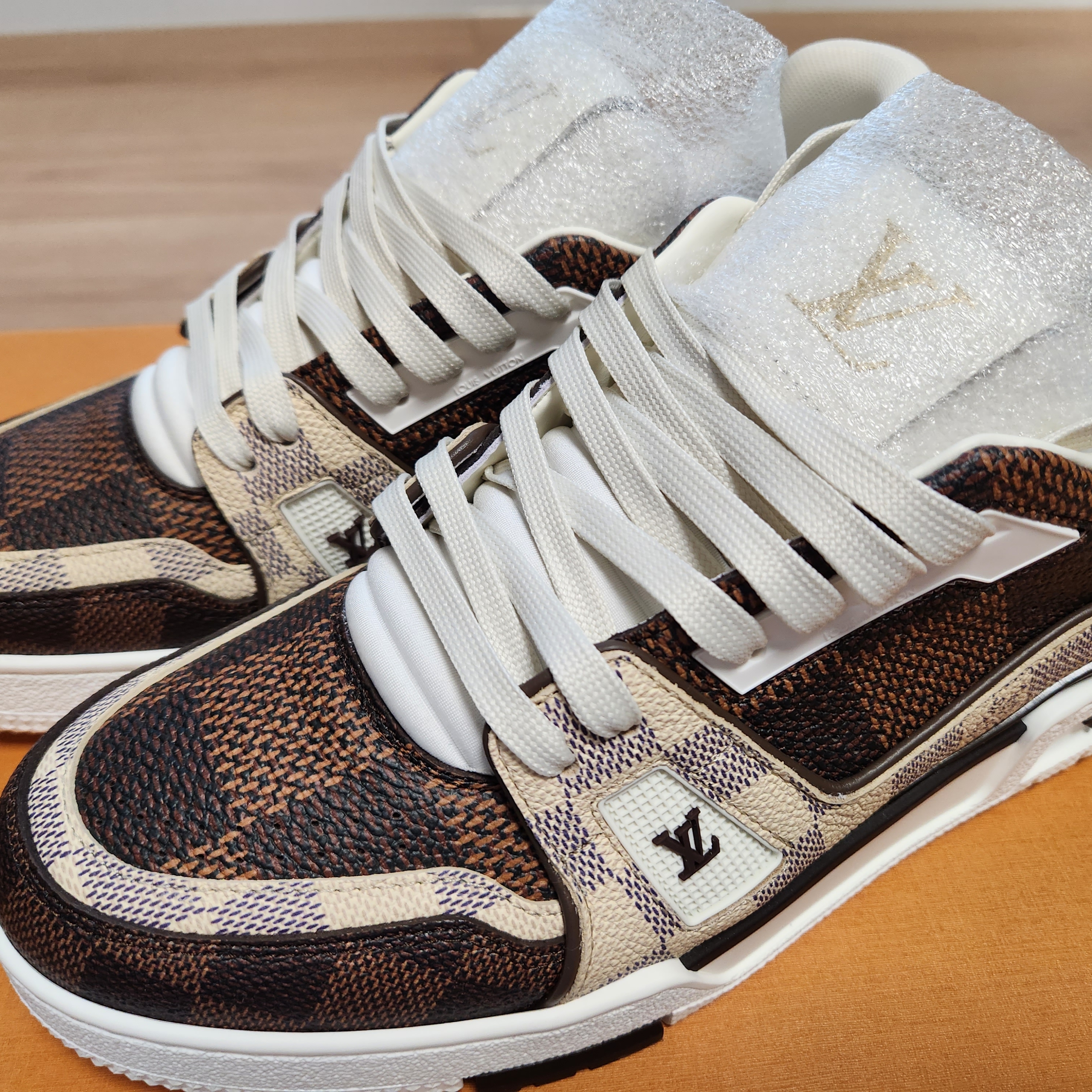 Louis Vuitton LV Trainer Sneakers Damier Ebene 착용 스타일 - 1