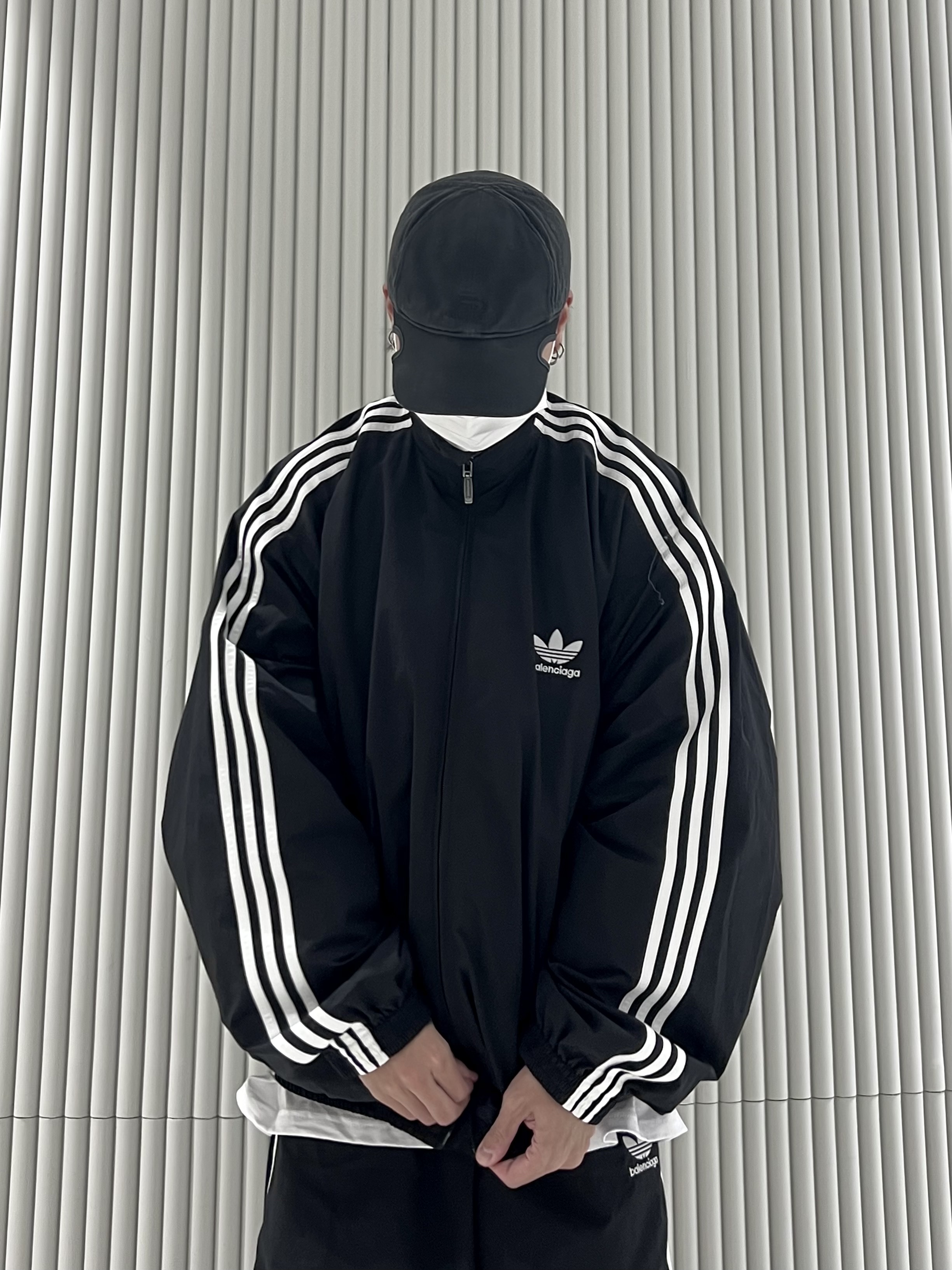 Balenciaga x Adidas Performance Poplin Tracksuit Jacket Black, Balenciaga x Adidas Tracksuit Trousers Black 착용 스타일 - 1