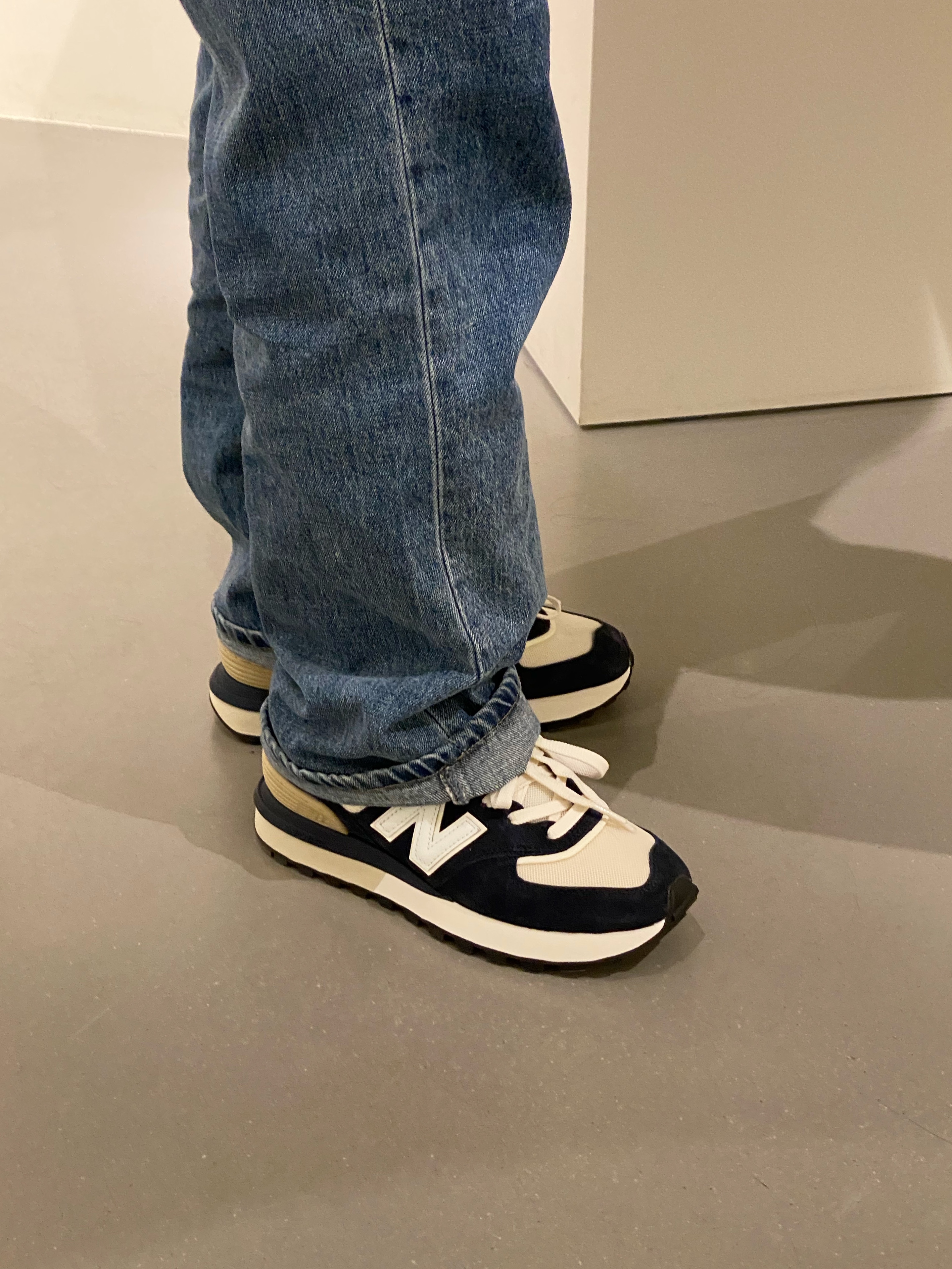 New Balance 574 Legacy Navy Blue 착용 스타일