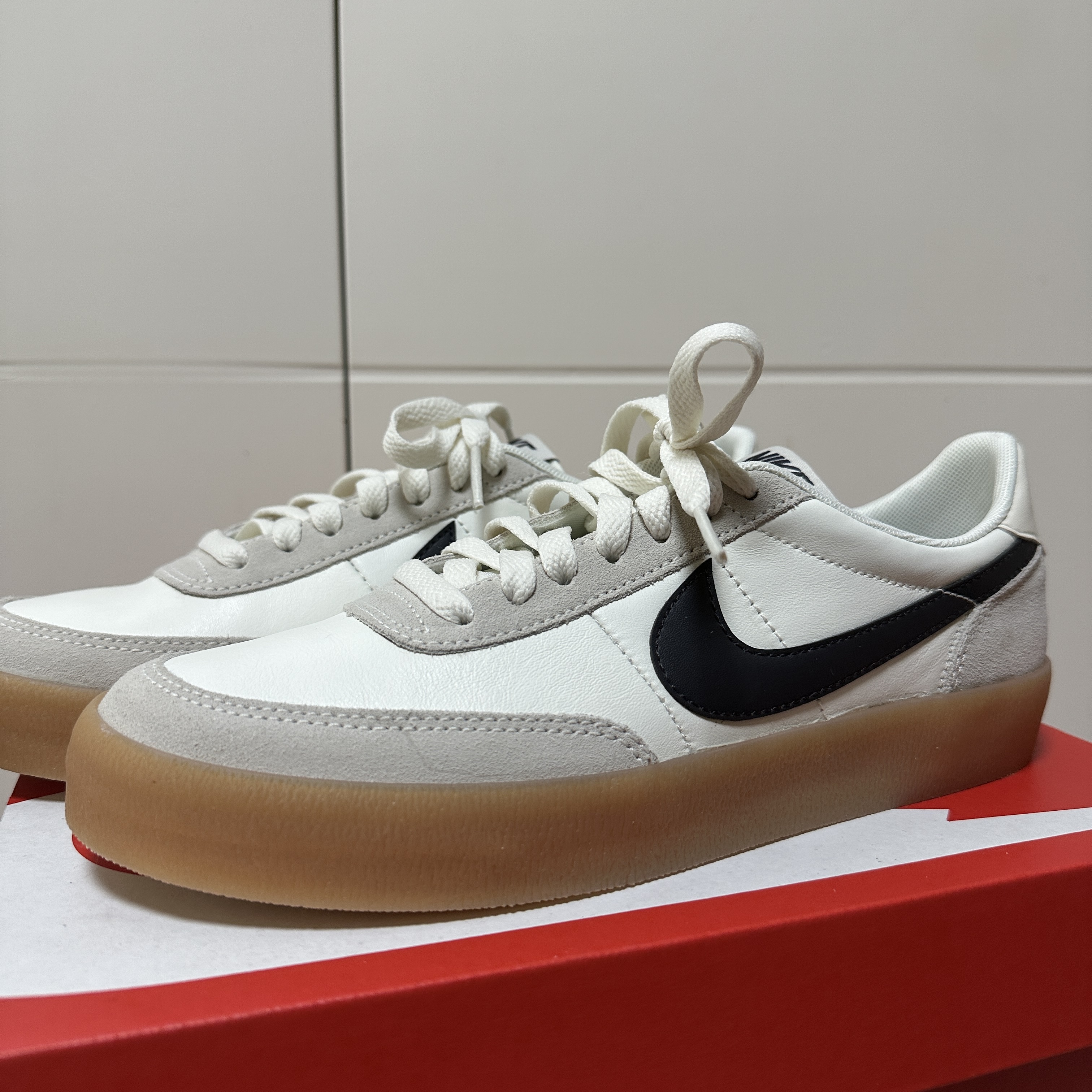 Nike Killshot 2 Leather Sail Oil Grey Gum 착용 스타일