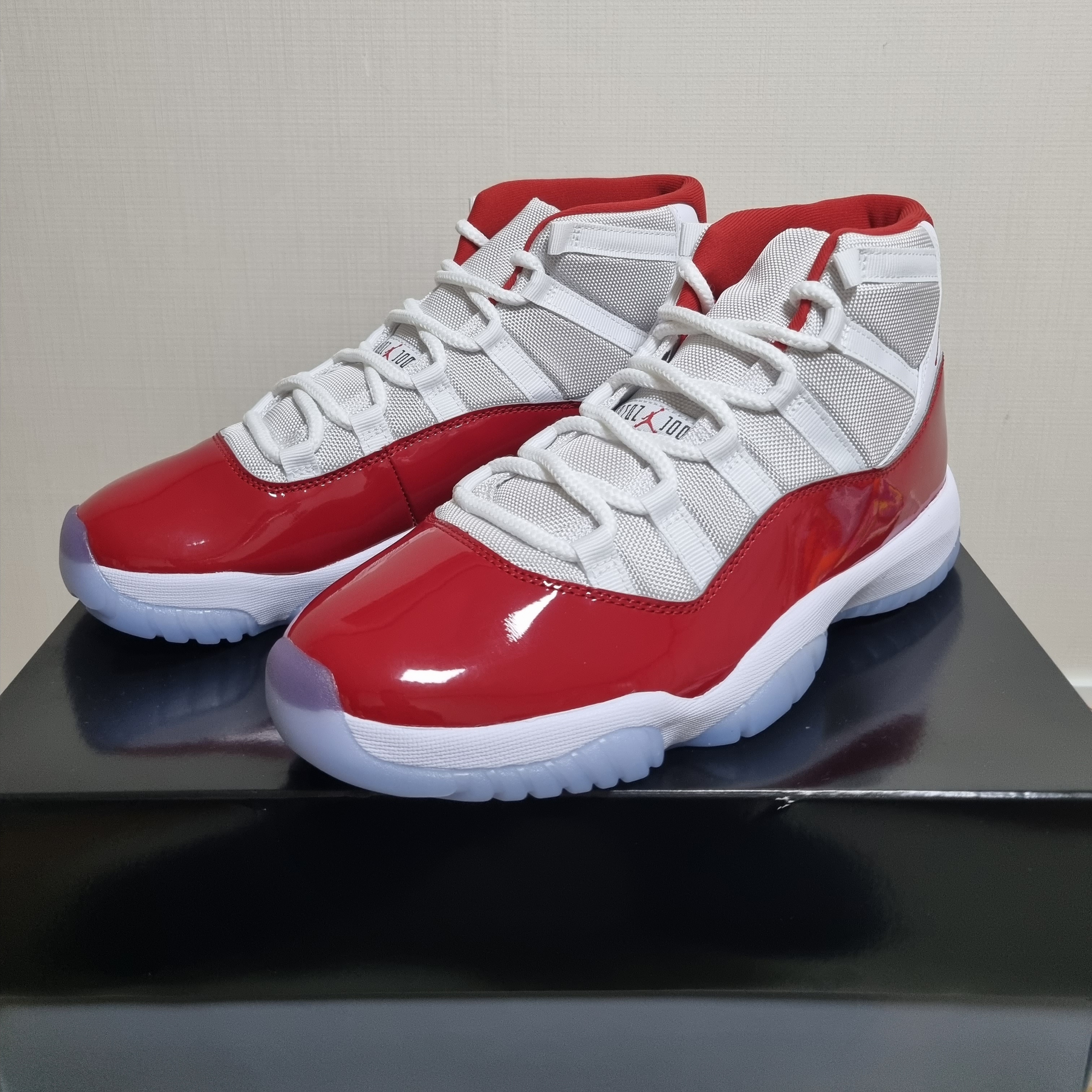 Jordan 11 Retro Varsity Red 착용 스타일 - 1