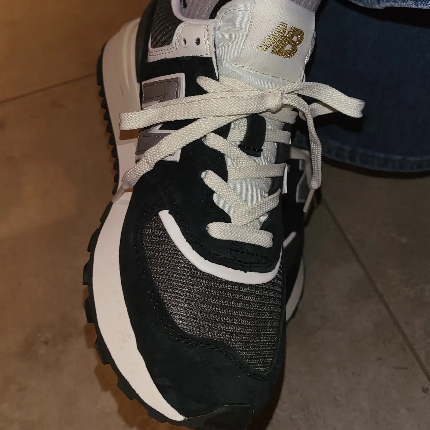 New Balance 574 Legacy Black 착용 스타일 - 2