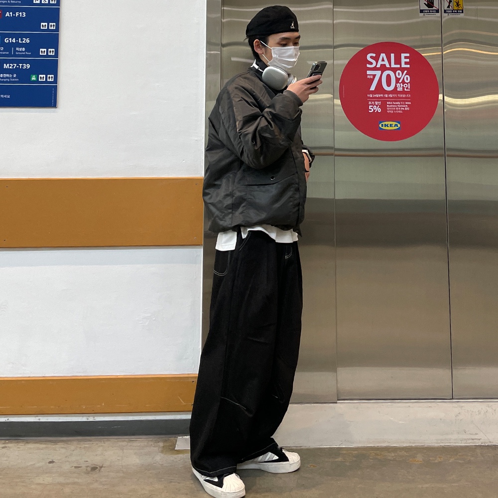 Y-3 Yohji Star White, Apple AirPods Max Lightning Silver (Korean Ver.) 착용 스타일