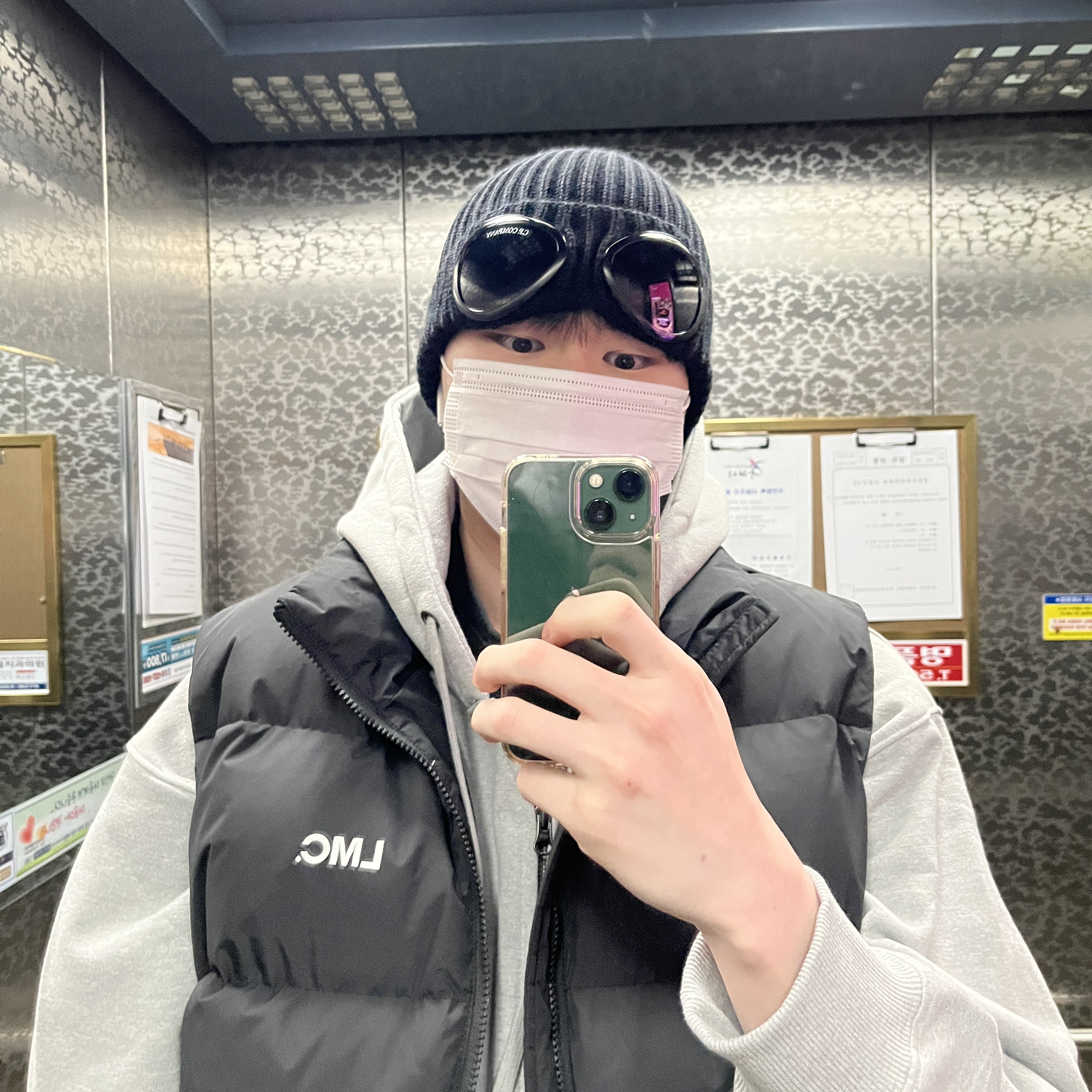 C.P. Company Extra Fine Merino Wool Goggle Beanie Black 착용 스타일 - 1
