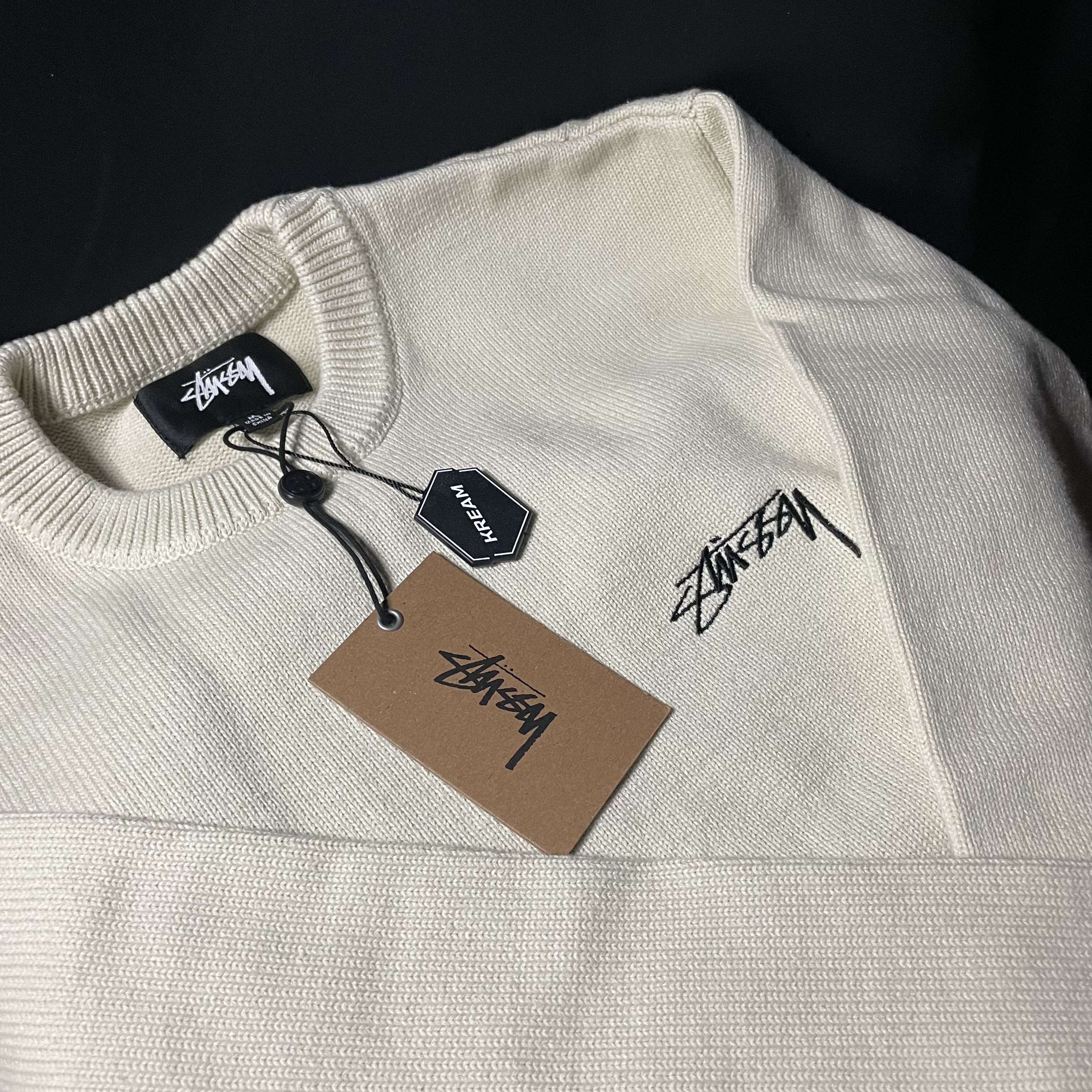 Stussy Care Label Sweater Natural 착용 스타일