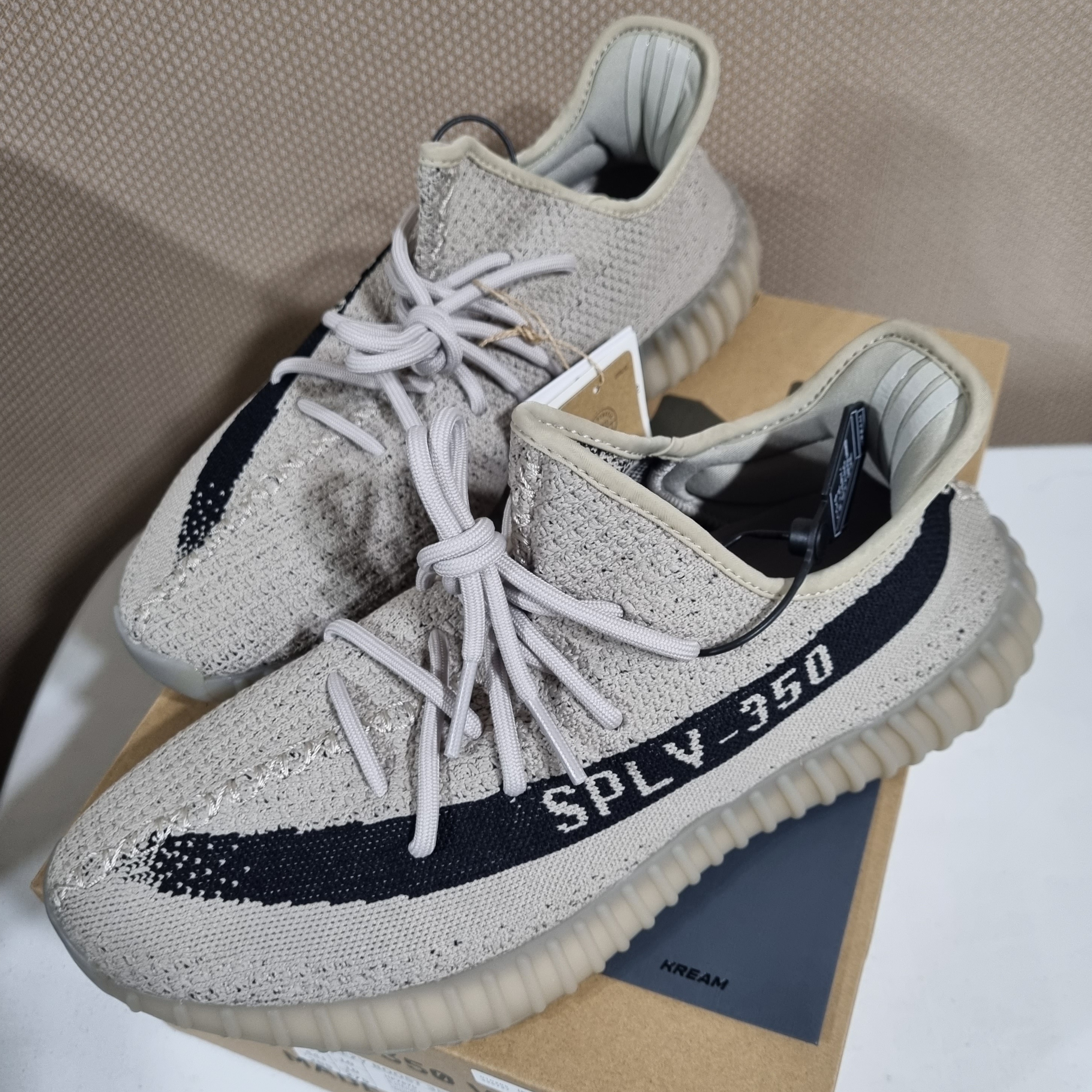 Adidas Yeezy Boost 350 V2 Slate Core Black 2022/2023 착용 스타일 - 1