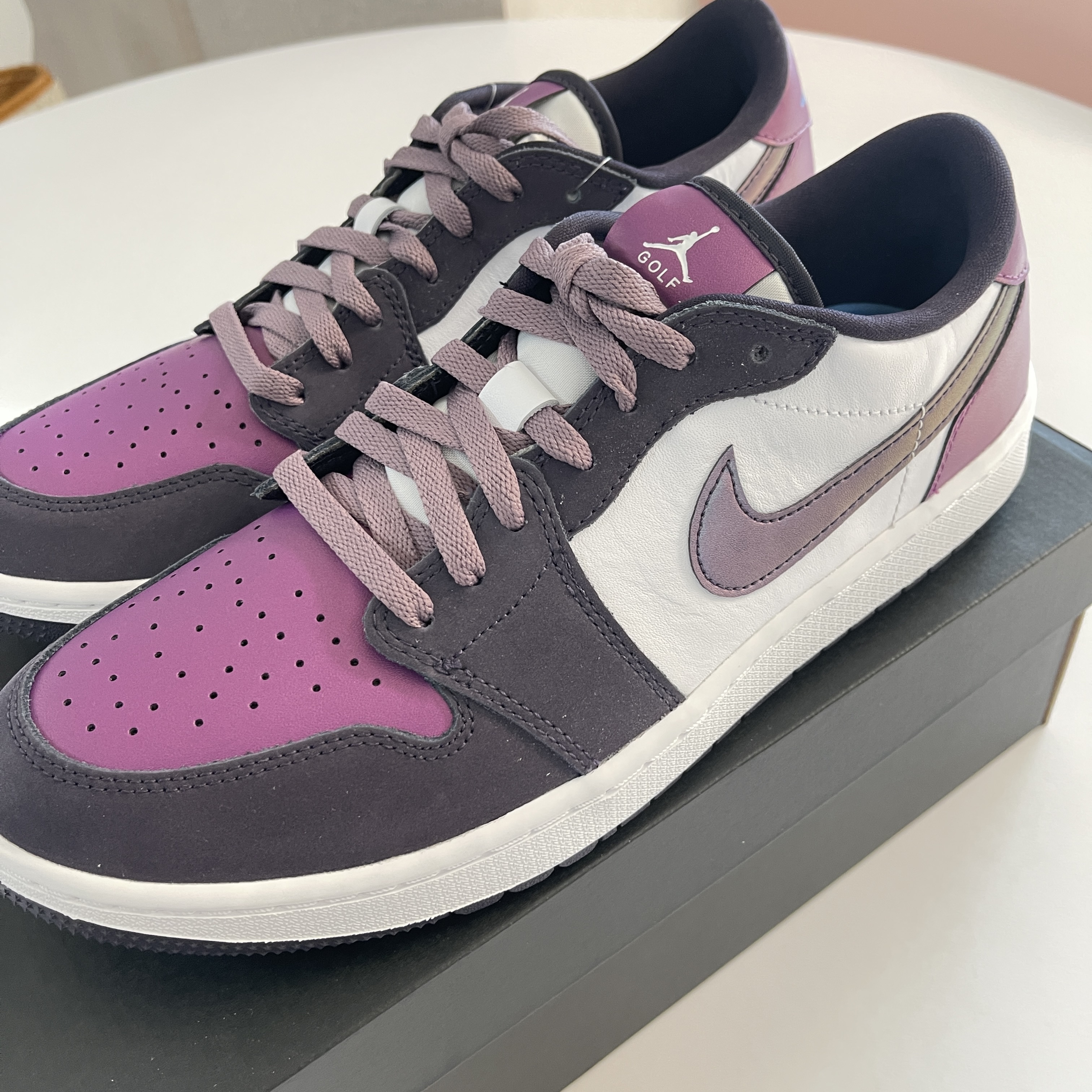 Jordan 1 Low Golf Cave Purple and Viotech 착용 스타일 - 5