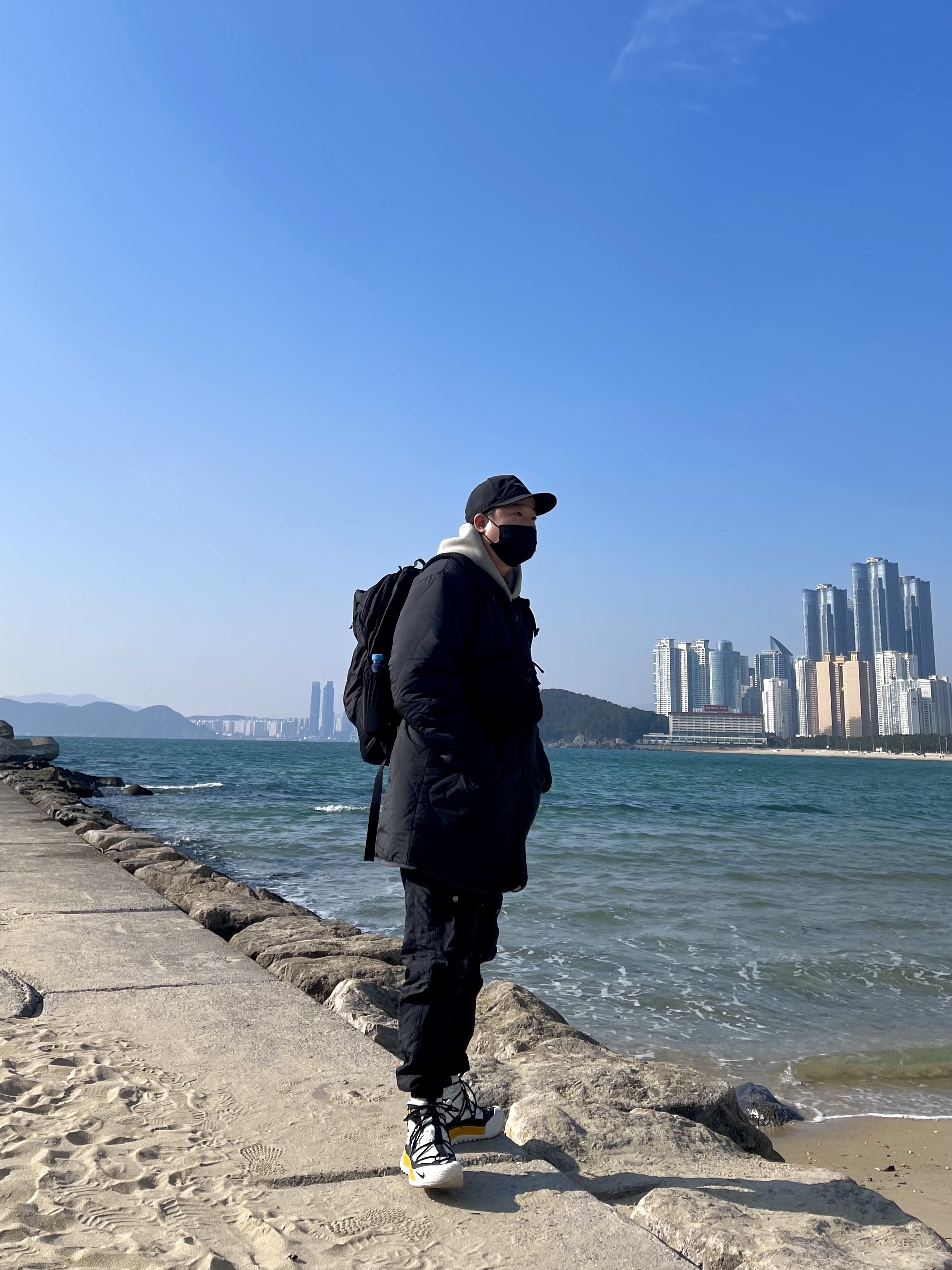 Arc'teryx Mantis 2 Waistpack Black, Arc'teryx Mantis 32 Backpack Black 착용 스타일 - 1