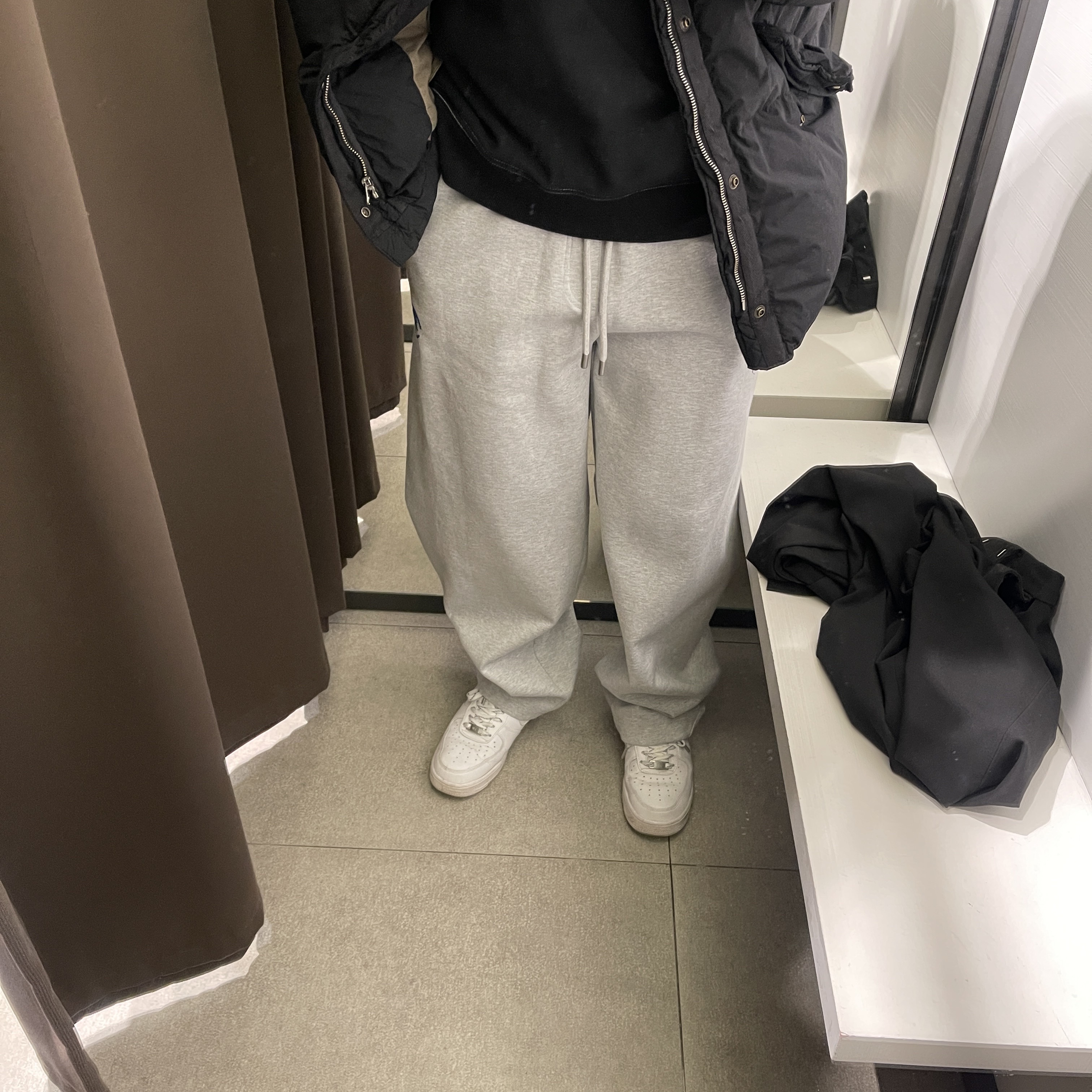Zara x Ader Error Jogger Pants Grey 착용 스타일 - 2
